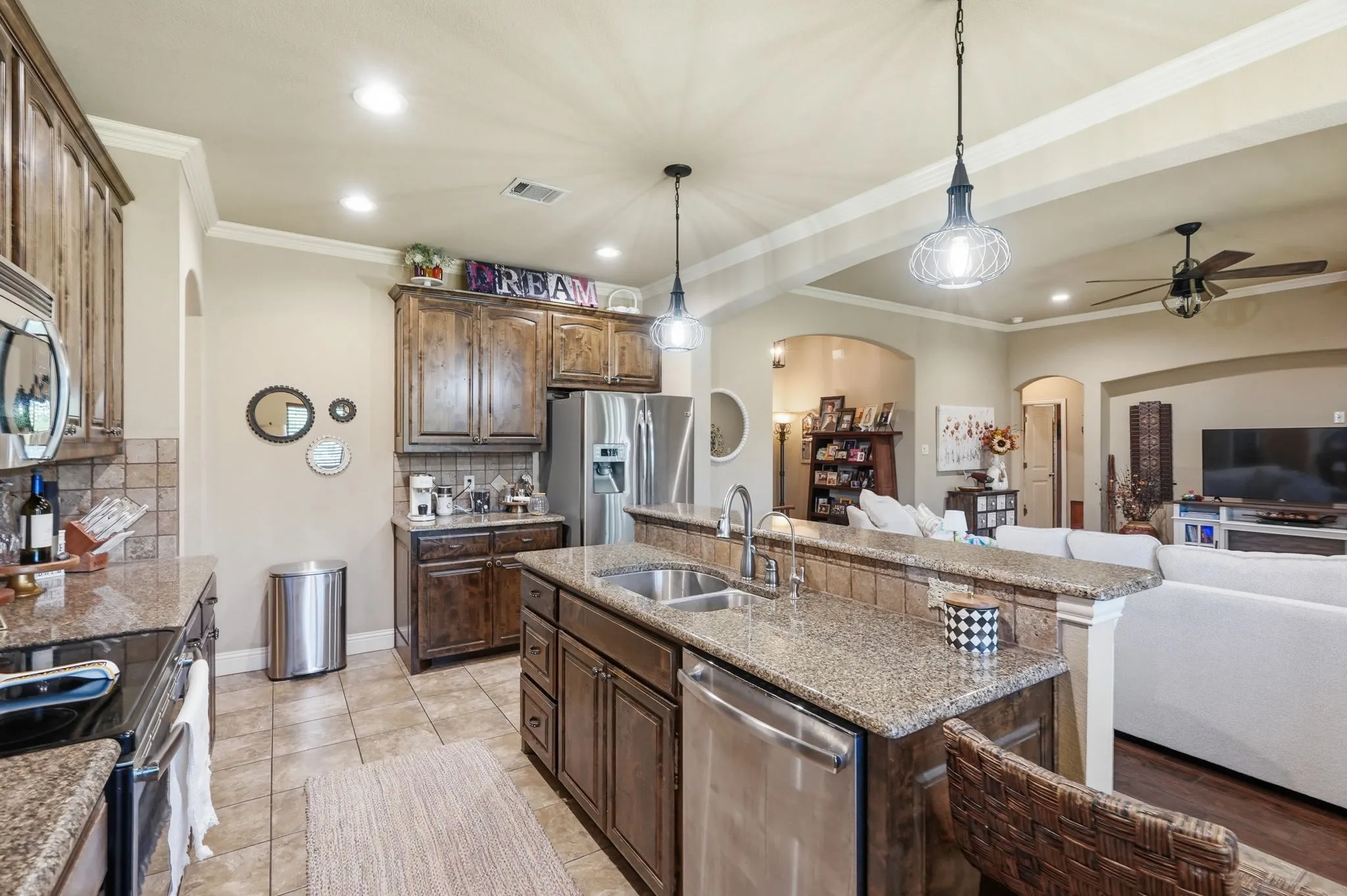Single Family Residence For Sale in Parker County , 168 Whitetail Drive, Willow Park, Texas 76008, 3 Bedroom, 2 Bathroom, 2 Garage spaces, 1,709 Sqft, built in 2014, mls#21350963, Real Estate Agent in Willow Park, Homes For Sale in Parker county, Homes For Sale in Willow Park, Realtor in Willow Park Texas, Real Estate Brokerage Independent Realty Texas, Luminita Cordes Realtor