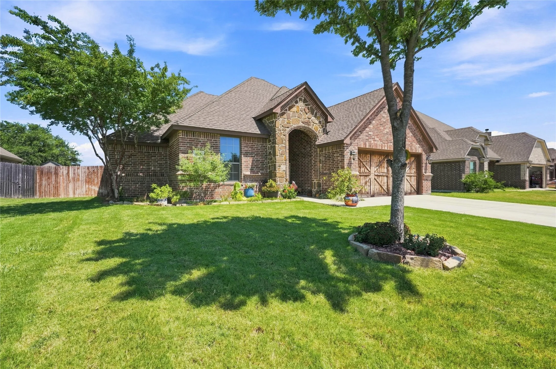 Single Family Residence For Sale in Parker County , 168 Whitetail Drive, Willow Park, Texas 76008, 3 Bedroom, 2 Bathroom, 2 Garage spaces, 1,709 Sqft, built in 2014, mls#21350963, Real Estate Agent in Willow Park, Homes For Sale in Parker county, Homes For Sale in Willow Park, Realtor in Willow Park Texas, Real Estate Brokerage Independent Realty Texas, Luminita Cordes Realtor