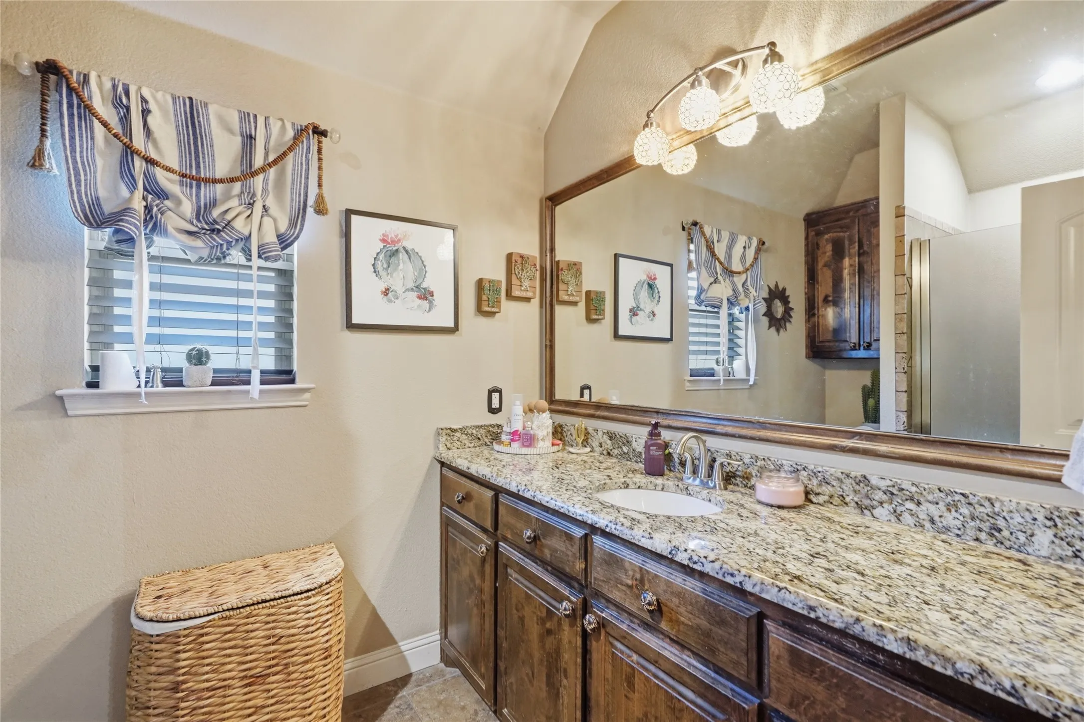 Single Family Residence For Sale in Parker County , 168 Whitetail Drive, Willow Park, Texas 76008, 3 Bedroom, 2 Bathroom, 2 Garage spaces, 1,709 Sqft, built in 2014, mls#21350963, Real Estate Agent in Willow Park, Homes For Sale in Parker county, Homes For Sale in Willow Park, Realtor in Willow Park Texas, Real Estate Brokerage Independent Realty Texas, Luminita Cordes Realtor