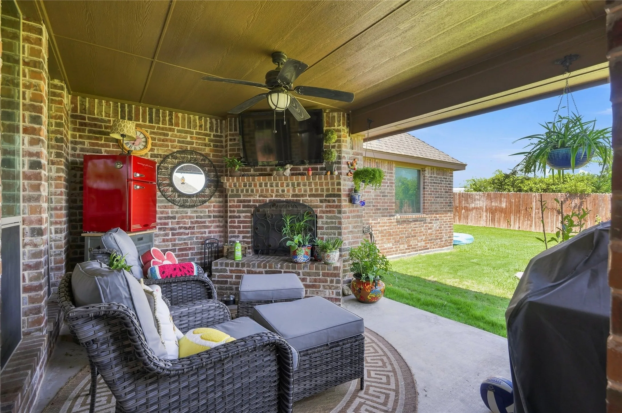 Single Family Residence For Sale in Parker County , 168 Whitetail Drive, Willow Park, Texas 76008, 3 Bedroom, 2 Bathroom, 2 Garage spaces, 1,709 Sqft, built in 2014, mls#21350963, Real Estate Agent in Willow Park, Homes For Sale in Parker county, Homes For Sale in Willow Park, Realtor in Willow Park Texas, Real Estate Brokerage Independent Realty Texas, Luminita Cordes Realtor