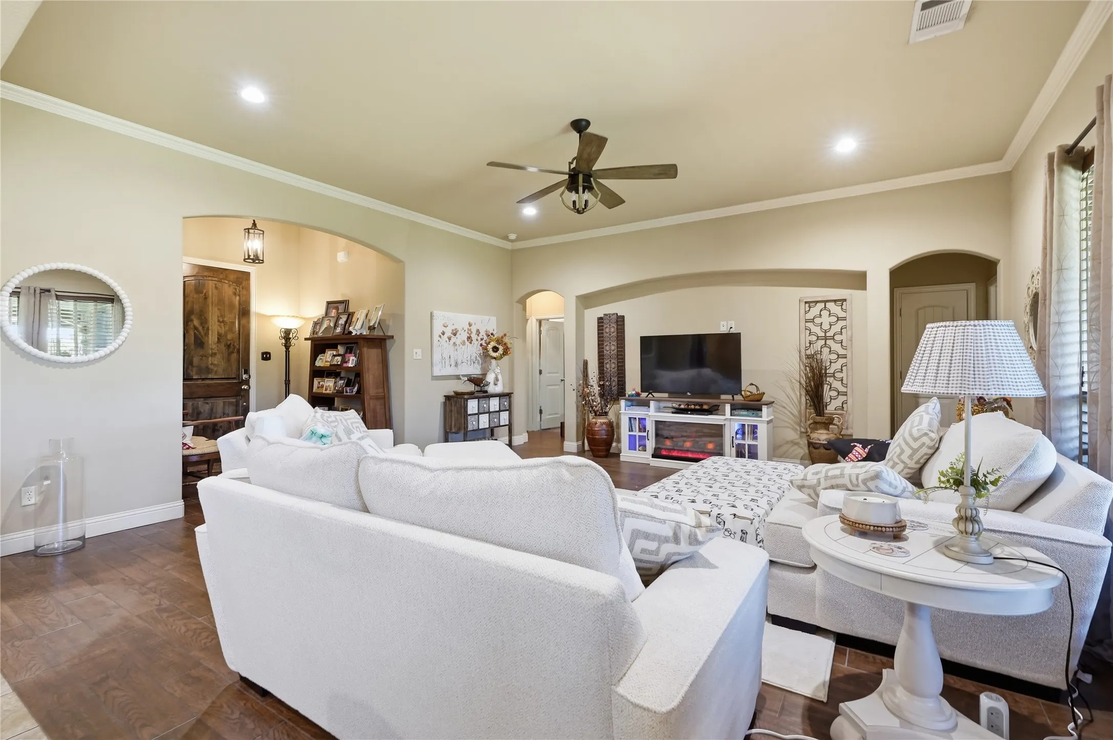 Single Family Residence For Sale in Parker County , 168 Whitetail Drive, Willow Park, Texas 76008, 3 Bedroom, 2 Bathroom, 2 Garage spaces, 1,709 Sqft, built in 2014, mls#21350963, Real Estate Agent in Willow Park, Homes For Sale in Parker county, Homes For Sale in Willow Park, Realtor in Willow Park Texas, Real Estate Brokerage Independent Realty Texas, Luminita Cordes Realtor
