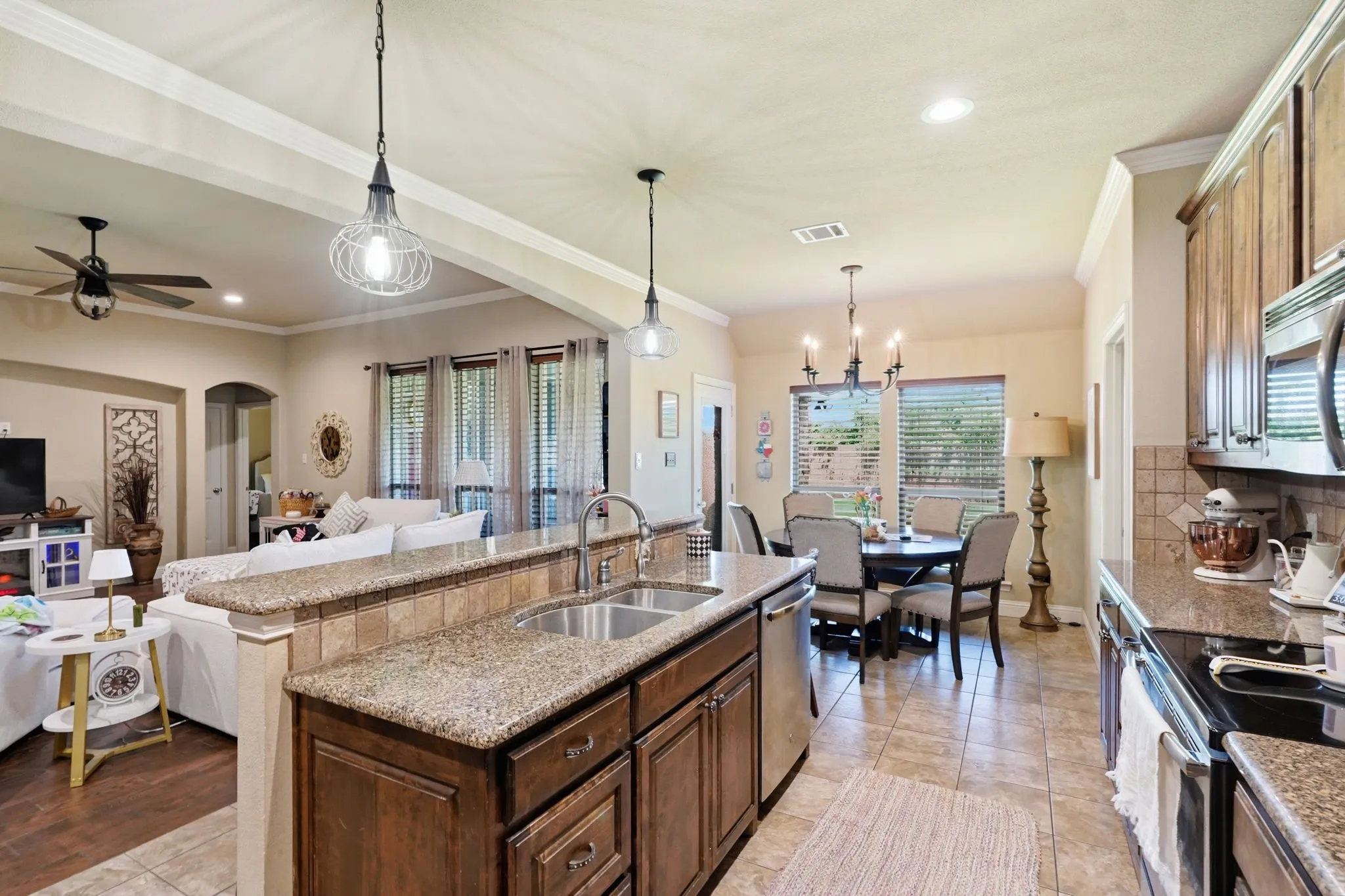 Single Family Residence For Sale in Parker County , 168 Whitetail Drive, Willow Park, Texas 76008, 3 Bedroom, 2 Bathroom, 2 Garage spaces, 1,709 Sqft, built in 2014, mls#21350963, Real Estate Agent in Willow Park, Homes For Sale in Parker county, Homes For Sale in Willow Park, Realtor in Willow Park Texas, Real Estate Brokerage Independent Realty Texas, Luminita Cordes Realtor