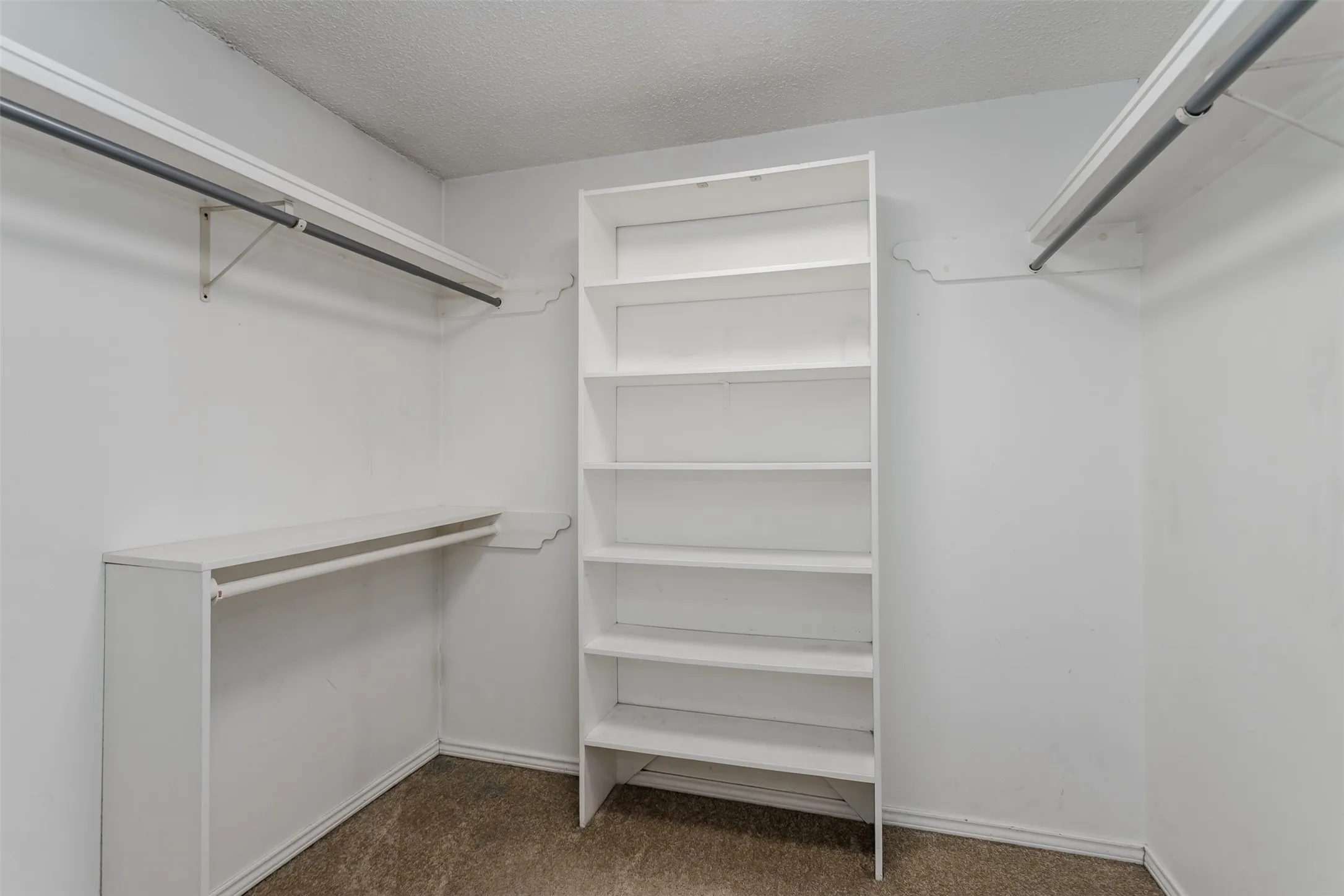 Single Family Residence For Sale in Dallas County , 2517 Rosewood Drive, Mesquite, Texas 75150, 4 Bedroom, 3 Bathroom, Garage spaces, 1,933 Sqft, built in 1970, mls#21354874, Real Estate Agent in Mesquite, Homes For Sale in Dallas county, Homes For Sale in Mesquite, Realtor in Mesquite Texas, Real Estate Brokerage Independent Realty Texas, Luminita Cordes Realtor