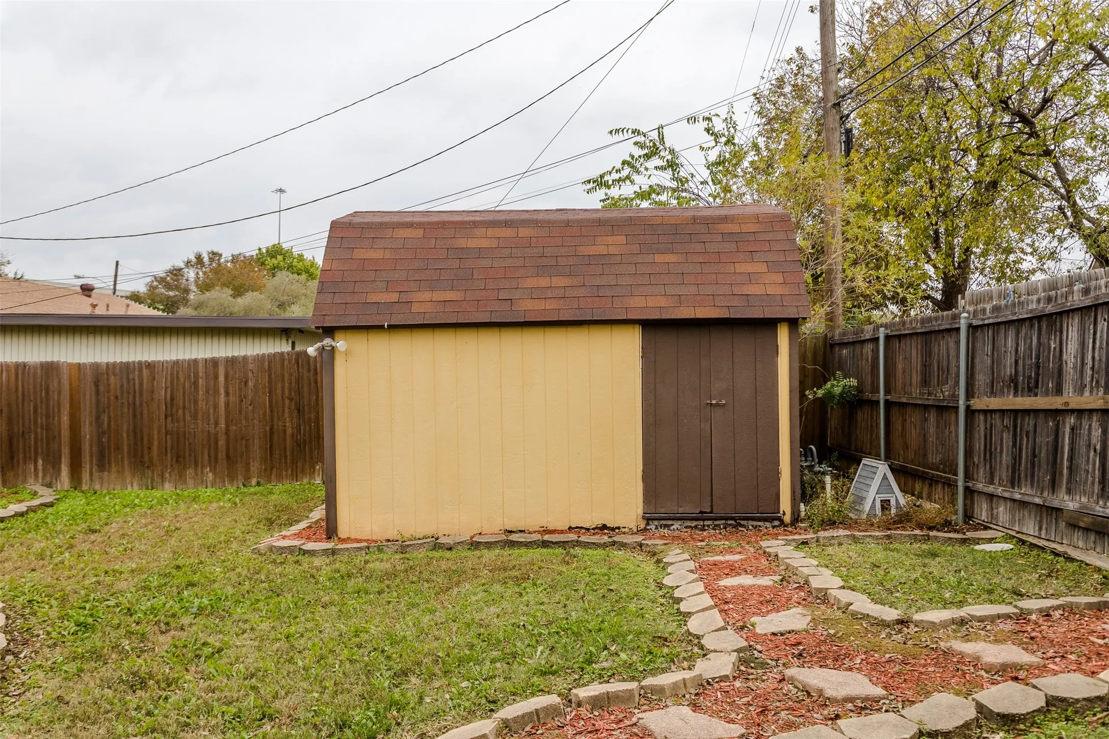 Single Family Residence For Sale in Dallas County , 2517 Rosewood Drive, Mesquite, Texas 75150, 4 Bedroom, 3 Bathroom, Garage spaces, 1,933 Sqft, built in 1970, mls#21354874, Real Estate Agent in Mesquite, Homes For Sale in Dallas county, Homes For Sale in Mesquite, Realtor in Mesquite Texas, Real Estate Brokerage Independent Realty Texas, Luminita Cordes Realtor