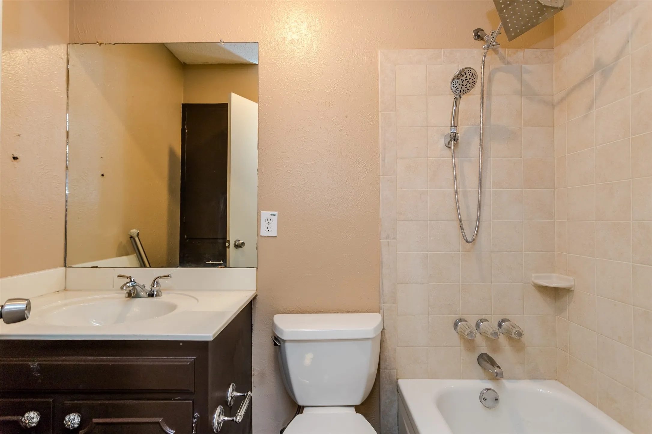 Single Family Residence For Sale in Dallas County , 2517 Rosewood Drive, Mesquite, Texas 75150, 4 Bedroom, 3 Bathroom, Garage spaces, 1,933 Sqft, built in 1970, mls#21354874, Real Estate Agent in Mesquite, Homes For Sale in Dallas county, Homes For Sale in Mesquite, Realtor in Mesquite Texas, Real Estate Brokerage Independent Realty Texas, Luminita Cordes Realtor