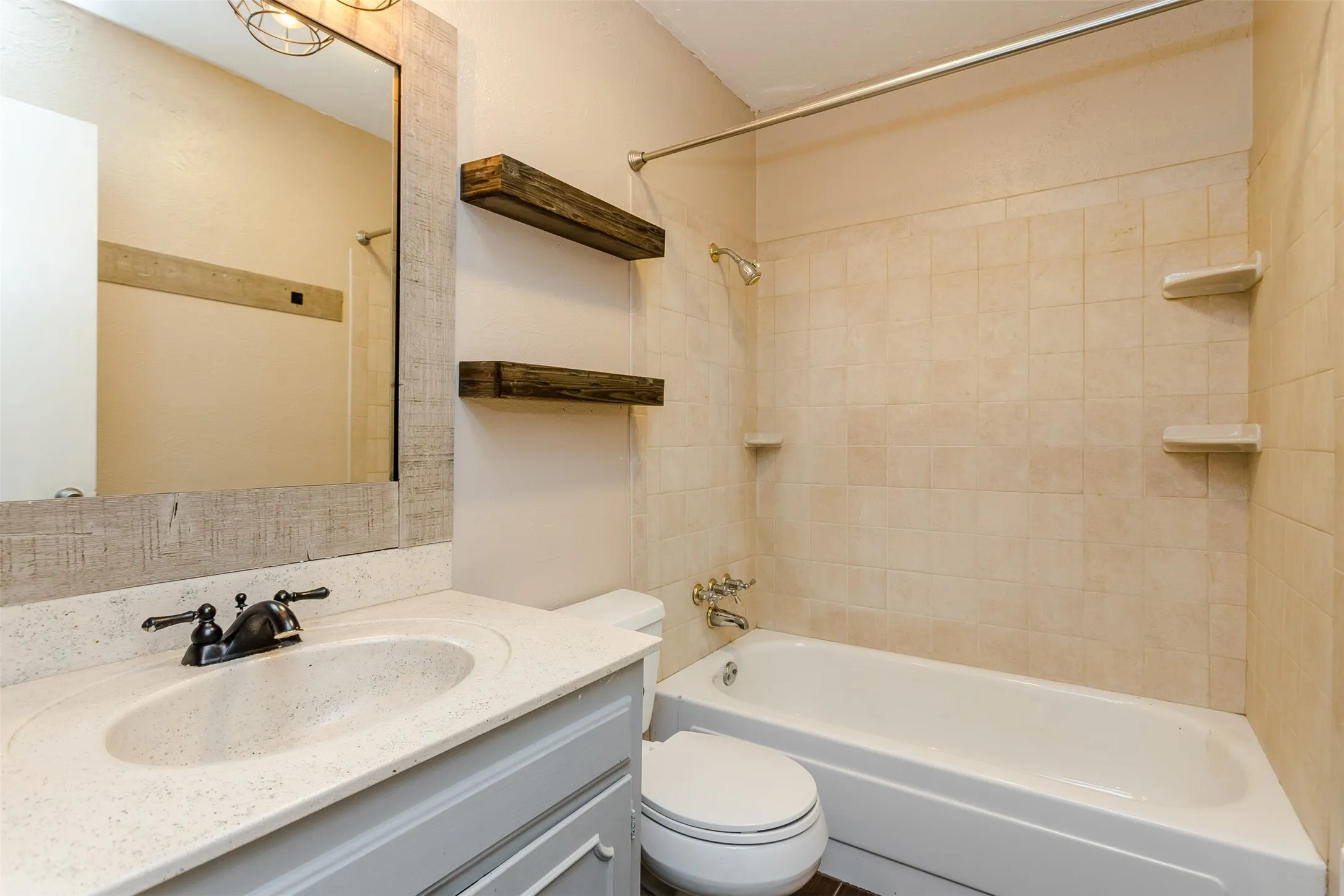 Single Family Residence For Sale in Dallas County , 2517 Rosewood Drive, Mesquite, Texas 75150, 4 Bedroom, 3 Bathroom, Garage spaces, 1,933 Sqft, built in 1970, mls#21354874, Real Estate Agent in Mesquite, Homes For Sale in Dallas county, Homes For Sale in Mesquite, Realtor in Mesquite Texas, Real Estate Brokerage Independent Realty Texas, Luminita Cordes Realtor