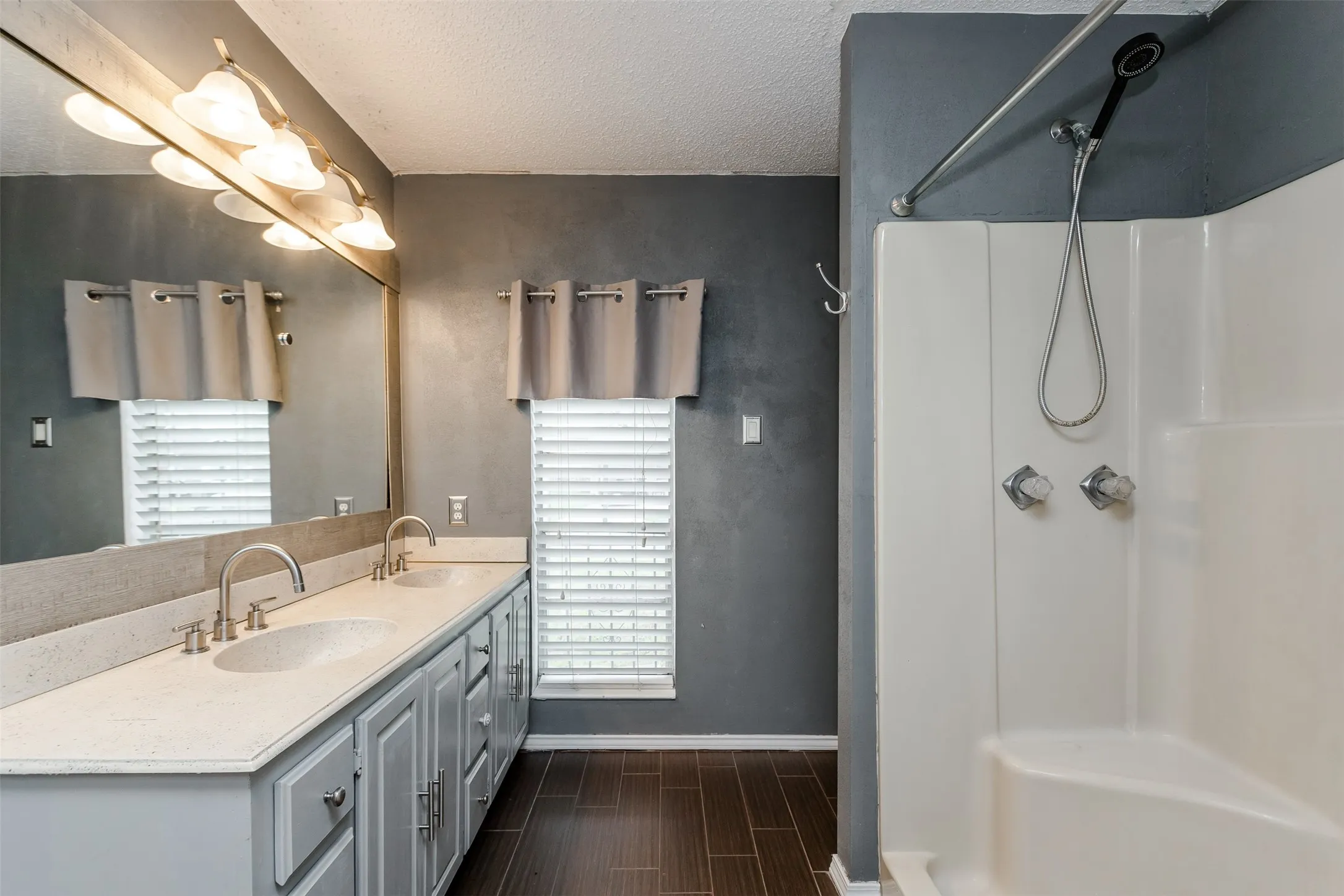 Single Family Residence For Sale in Dallas County , 2517 Rosewood Drive, Mesquite, Texas 75150, 4 Bedroom, 3 Bathroom, Garage spaces, 1,933 Sqft, built in 1970, mls#21354874, Real Estate Agent in Mesquite, Homes For Sale in Dallas county, Homes For Sale in Mesquite, Realtor in Mesquite Texas, Real Estate Brokerage Independent Realty Texas, Luminita Cordes Realtor
