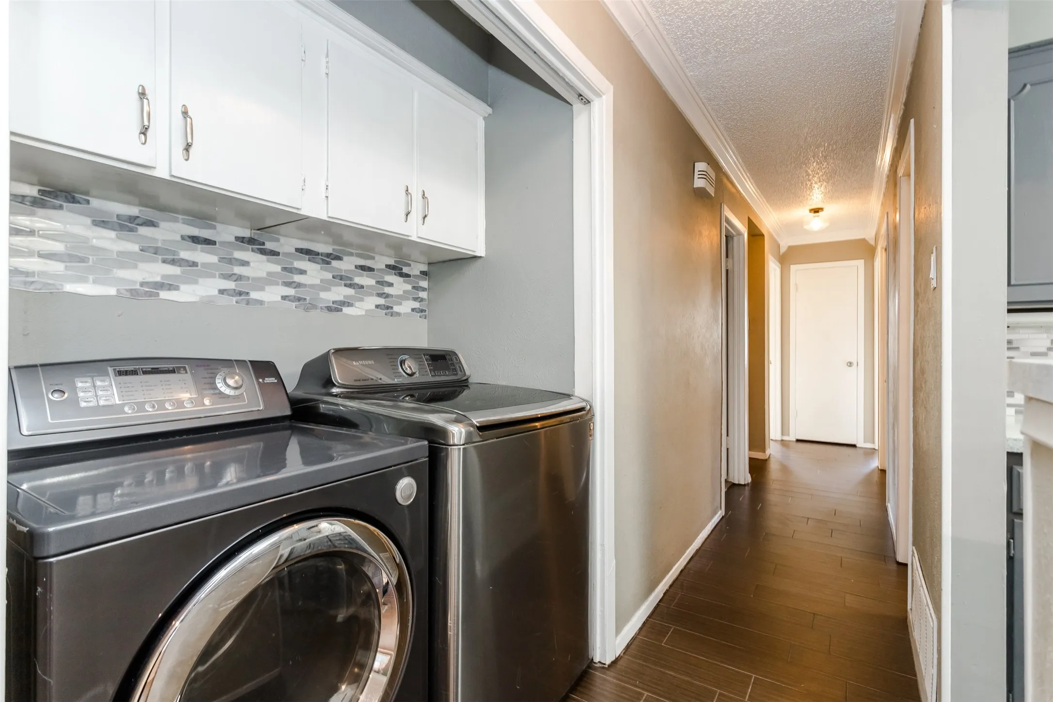 Single Family Residence For Sale in Dallas County , 2517 Rosewood Drive, Mesquite, Texas 75150, 4 Bedroom, 3 Bathroom, Garage spaces, 1,933 Sqft, built in 1970, mls#21354874, Real Estate Agent in Mesquite, Homes For Sale in Dallas county, Homes For Sale in Mesquite, Realtor in Mesquite Texas, Real Estate Brokerage Independent Realty Texas, Luminita Cordes Realtor