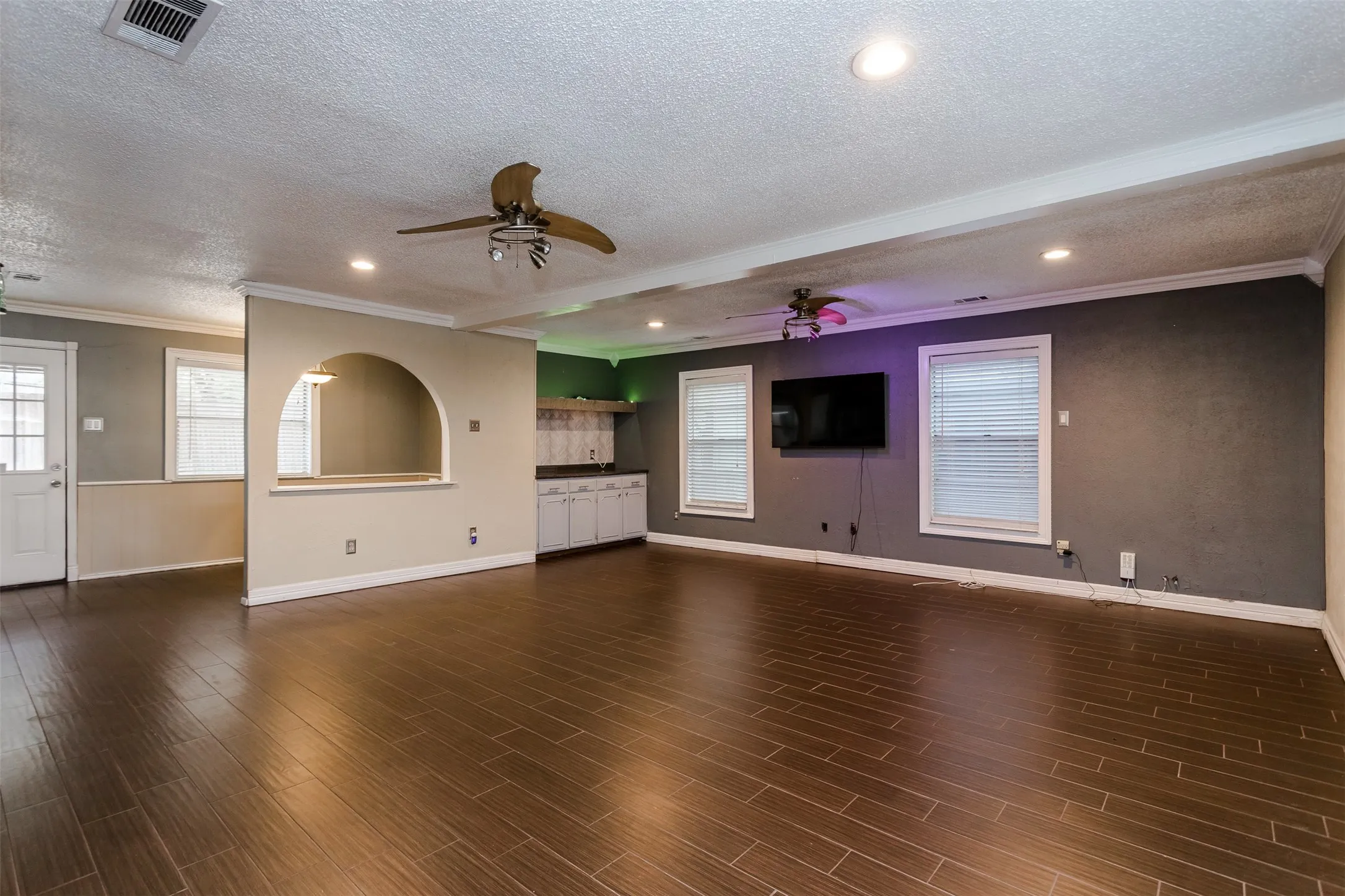 Single Family Residence For Sale in Dallas County , 2517 Rosewood Drive, Mesquite, Texas 75150, 4 Bedroom, 3 Bathroom, Garage spaces, 1,933 Sqft, built in 1970, mls#21354874, Real Estate Agent in Mesquite, Homes For Sale in Dallas county, Homes For Sale in Mesquite, Realtor in Mesquite Texas, Real Estate Brokerage Independent Realty Texas, Luminita Cordes Realtor