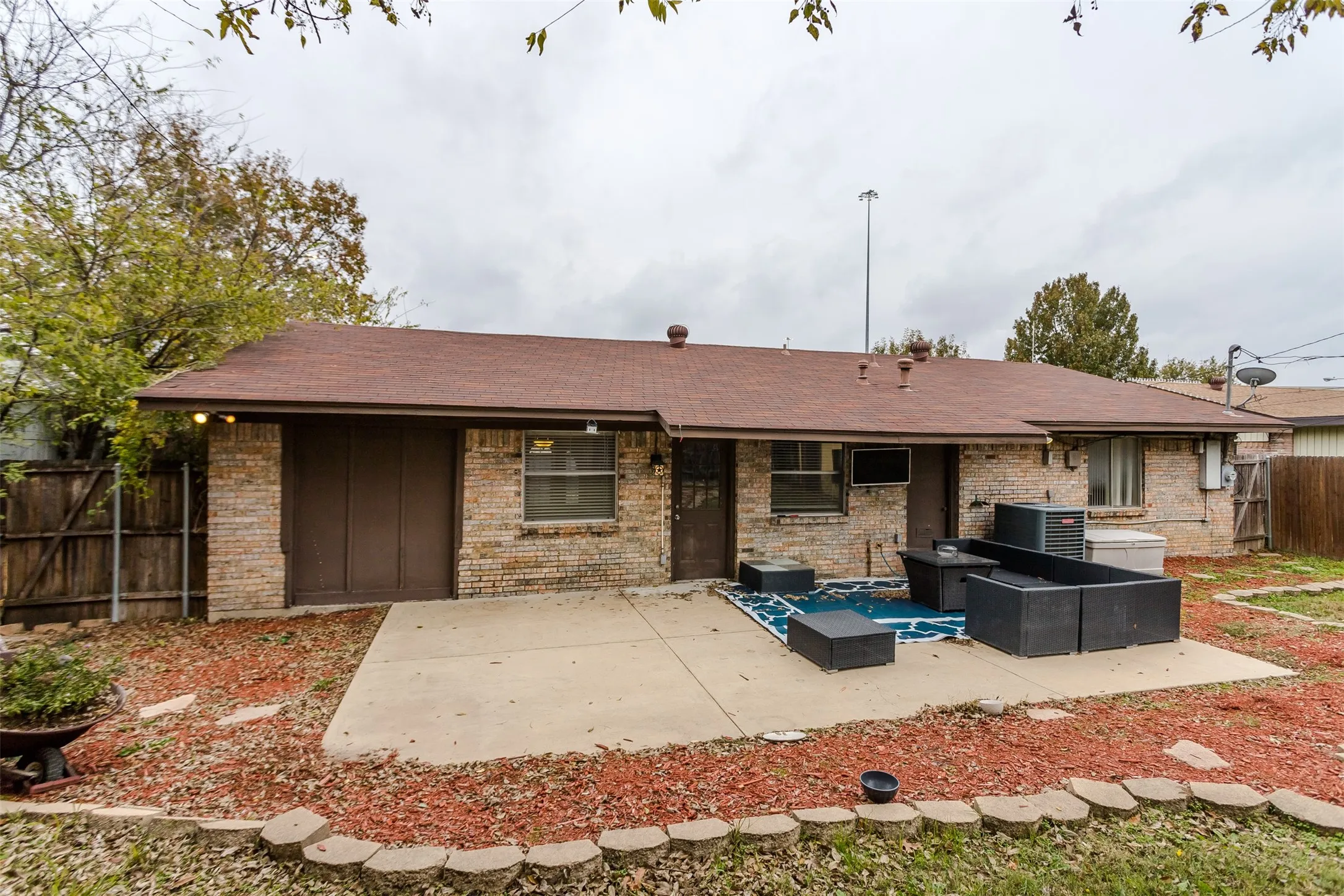 Single Family Residence For Sale in Dallas County , 2517 Rosewood Drive, Mesquite, Texas 75150, 4 Bedroom, 3 Bathroom, Garage spaces, 1,933 Sqft, built in 1970, mls#21354874, Real Estate Agent in Mesquite, Homes For Sale in Dallas county, Homes For Sale in Mesquite, Realtor in Mesquite Texas, Real Estate Brokerage Independent Realty Texas, Luminita Cordes Realtor