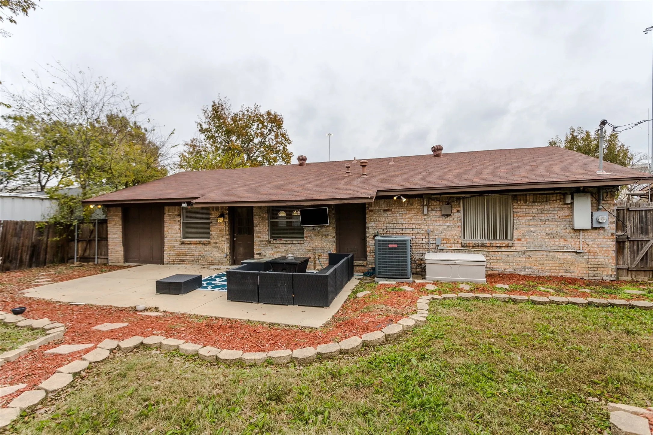 Single Family Residence For Sale in Dallas County , 2517 Rosewood Drive, Mesquite, Texas 75150, 4 Bedroom, 3 Bathroom, Garage spaces, 1,933 Sqft, built in 1970, mls#21354874, Real Estate Agent in Mesquite, Homes For Sale in Dallas county, Homes For Sale in Mesquite, Realtor in Mesquite Texas, Real Estate Brokerage Independent Realty Texas, Luminita Cordes Realtor