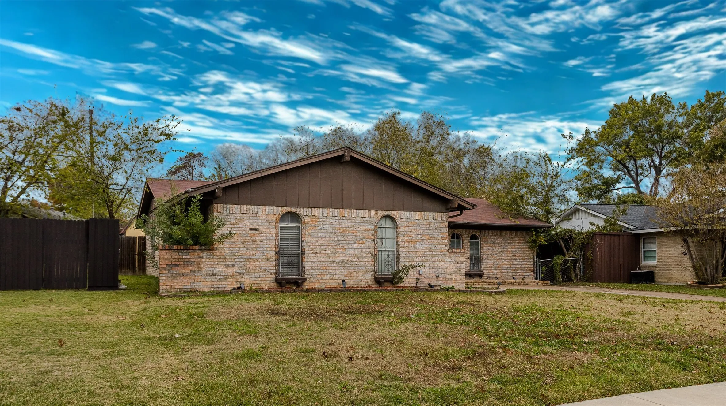 Single Family Residence For Sale in Dallas County , 2517 Rosewood Drive, Mesquite, Texas 75150, 4 Bedroom, 3 Bathroom, Garage spaces, 1,933 Sqft, built in 1970, mls#21354874, Real Estate Agent in Mesquite, Homes For Sale in Dallas county, Homes For Sale in Mesquite, Realtor in Mesquite Texas, Real Estate Brokerage Independent Realty Texas, Luminita Cordes Realtor