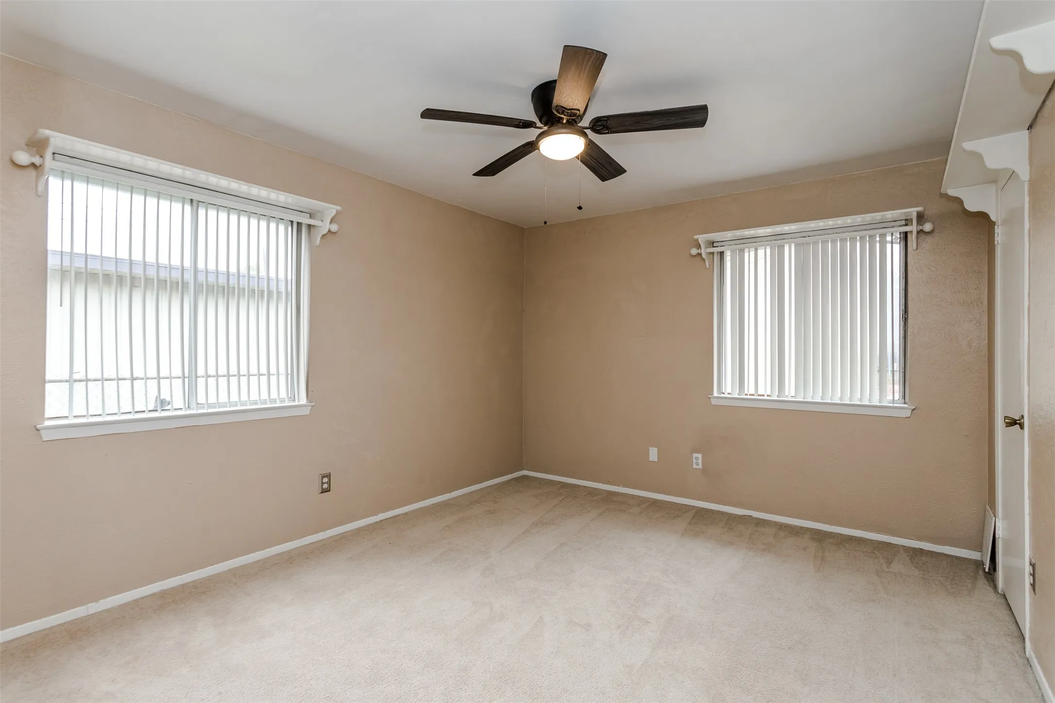 Single Family Residence For Sale in Dallas County , 2517 Rosewood Drive, Mesquite, Texas 75150, 4 Bedroom, 3 Bathroom, Garage spaces, 1,933 Sqft, built in 1970, mls#21354874, Real Estate Agent in Mesquite, Homes For Sale in Dallas county, Homes For Sale in Mesquite, Realtor in Mesquite Texas, Real Estate Brokerage Independent Realty Texas, Luminita Cordes Realtor
