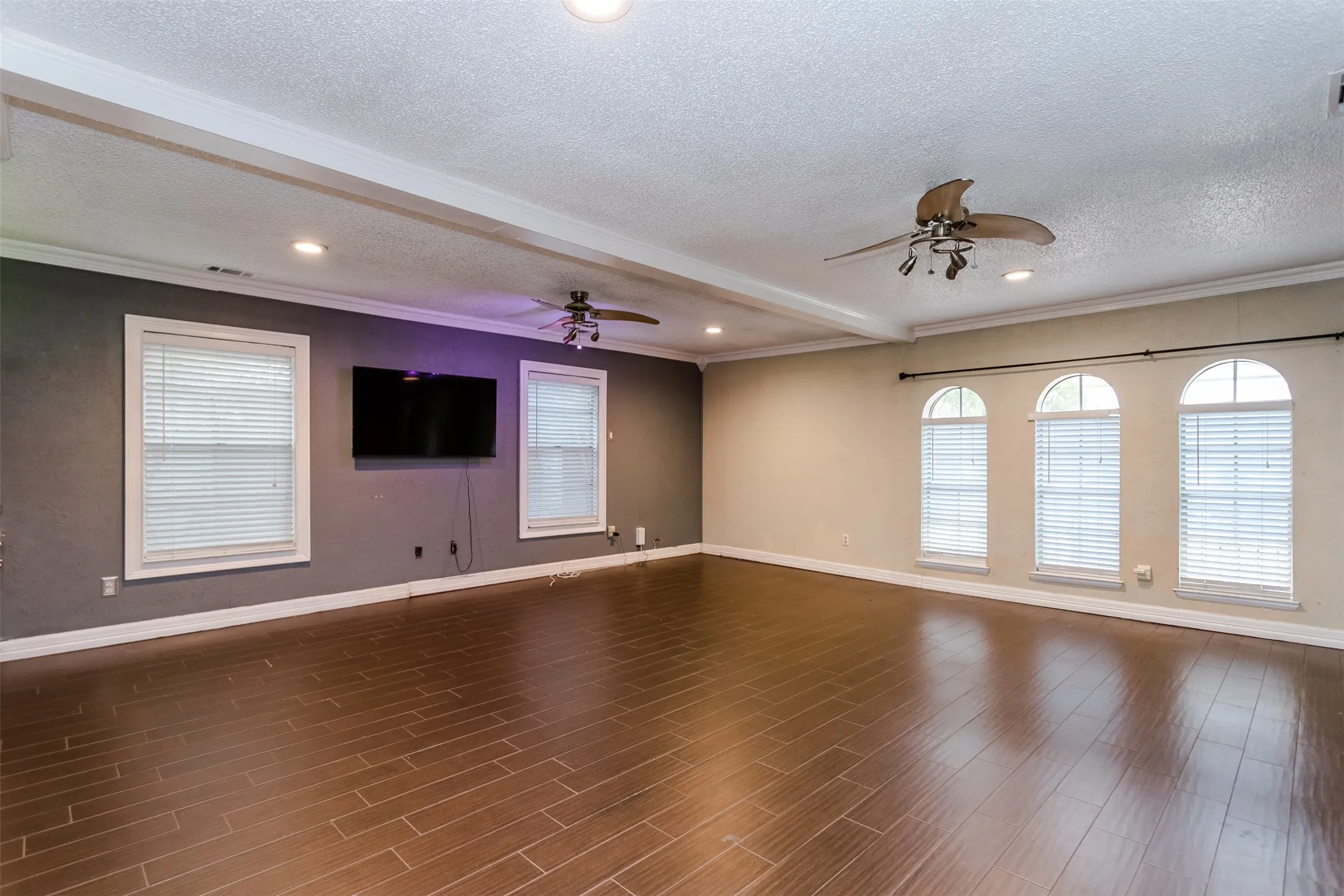 Single Family Residence For Sale in Dallas County , 2517 Rosewood Drive, Mesquite, Texas 75150, 4 Bedroom, 3 Bathroom, Garage spaces, 1,933 Sqft, built in 1970, mls#21354874, Real Estate Agent in Mesquite, Homes For Sale in Dallas county, Homes For Sale in Mesquite, Realtor in Mesquite Texas, Real Estate Brokerage Independent Realty Texas, Luminita Cordes Realtor