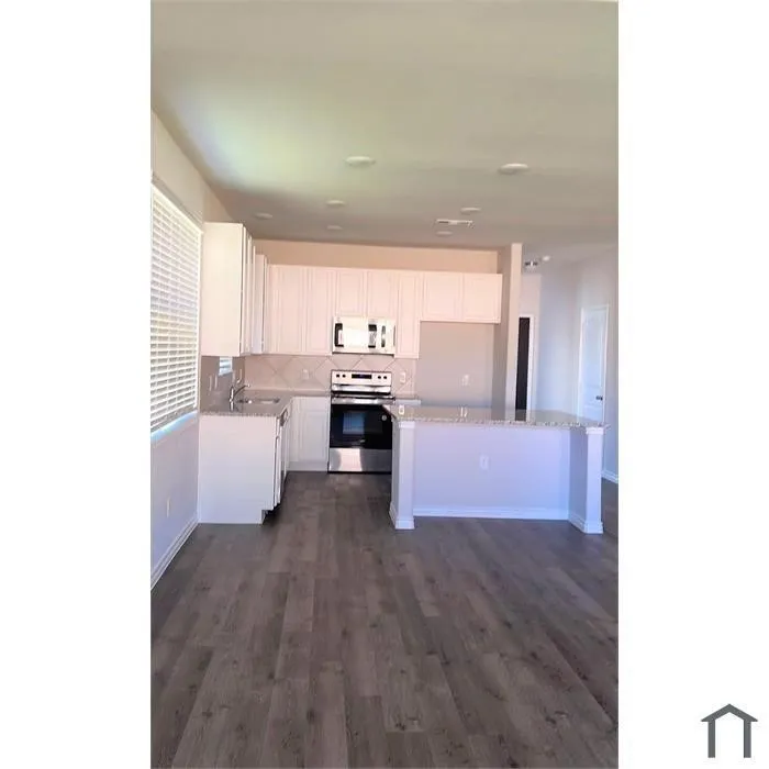 Single Family Residence For Rent in Tarrant County , 8312 White Pine Drive, Fort Worth, Texas 76123, 5 Bedroom, 13 Bathroom, 2 Garage spaces, 2,538 Sqft, built in 2021, mls#21355158, Real Estate Agent in Fort Worth, Homes For Rent in Tarrant county, Homes For Rent in Fort Worth, Realtor in Fort Worth Texas, Real Estate Brokerage Independent Realty Texas, Luminita Cordes Realtor