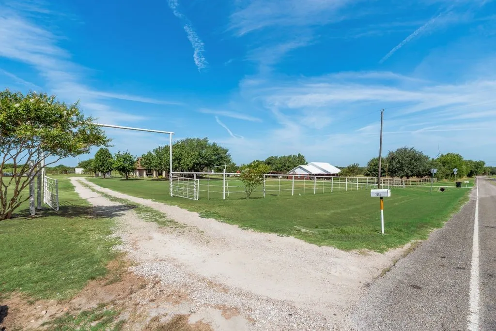 Single Family Residence For Sale in Limestone County , 7951 FM 339 N, Mount Calm, Texas 76673, 4 Bedroom, 2 Bathroom, Garage spaces, 2,425 Sqft, built in 2017, mls#21355139, Real Estate Agent in Mount Calm, Homes For Sale in Limestone county, Homes For Sale in Mount Calm, Realtor in Mount Calm Texas, Real Estate Brokerage Independent Realty Texas, Luminita Cordes Realtor