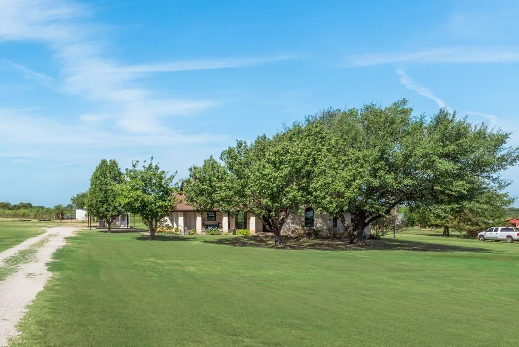 Single Family Residence For Sale in Limestone County , 7951 FM 339 N, Mount Calm, Texas 76673, 4 Bedroom, 2 Bathroom, Garage spaces, 2,425 Sqft, built in 2017, mls#21355139, Real Estate Agent in Mount Calm, Homes For Sale in Limestone county, Homes For Sale in Mount Calm, Realtor in Mount Calm Texas, Real Estate Brokerage Independent Realty Texas, Luminita Cordes Realtor