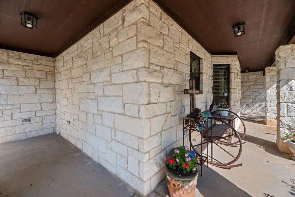 Single Family Residence For Sale in Limestone County , 7951 FM 339 N, Mount Calm, Texas 76673, 4 Bedroom, 2 Bathroom, Garage spaces, 2,425 Sqft, built in 2017, mls#21355139, Real Estate Agent in Mount Calm, Homes For Sale in Limestone county, Homes For Sale in Mount Calm, Realtor in Mount Calm Texas, Real Estate Brokerage Independent Realty Texas, Luminita Cordes Realtor