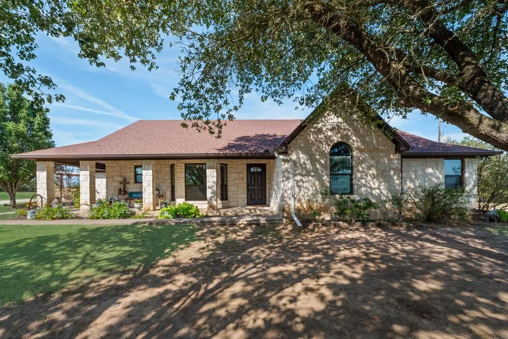 Single Family Residence For Sale in Limestone County , 7951 FM 339 N, Mount Calm, Texas 76673, 4 Bedroom, 2 Bathroom, Garage spaces, 2,425 Sqft, built in 2017, mls#21355139, Real Estate Agent in Mount Calm, Homes For Sale in Limestone county, Homes For Sale in Mount Calm, Realtor in Mount Calm Texas, Real Estate Brokerage Independent Realty Texas, Luminita Cordes Realtor