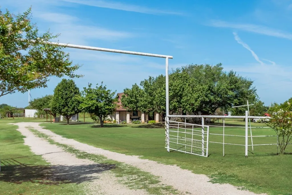 Single Family Residence For Sale in Limestone County , 7951 FM 339 N, Mount Calm, Texas 76673, 4 Bedroom, 2 Bathroom, Garage spaces, 2,425 Sqft, built in 2017, mls#21355139, Real Estate Agent in Mount Calm, Homes For Sale in Limestone county, Homes For Sale in Mount Calm, Realtor in Mount Calm Texas, Real Estate Brokerage Independent Realty Texas, Luminita Cordes Realtor