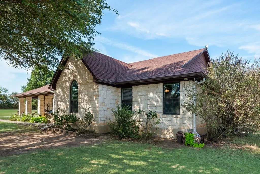 Single Family Residence For Sale in Limestone County , 7951 FM 339 N, Mount Calm, Texas 76673, 4 Bedroom, 2 Bathroom, Garage spaces, 2,425 Sqft, built in 2017, mls#21355139, Real Estate Agent in Mount Calm, Homes For Sale in Limestone county, Homes For Sale in Mount Calm, Realtor in Mount Calm Texas, Real Estate Brokerage Independent Realty Texas, Luminita Cordes Realtor
