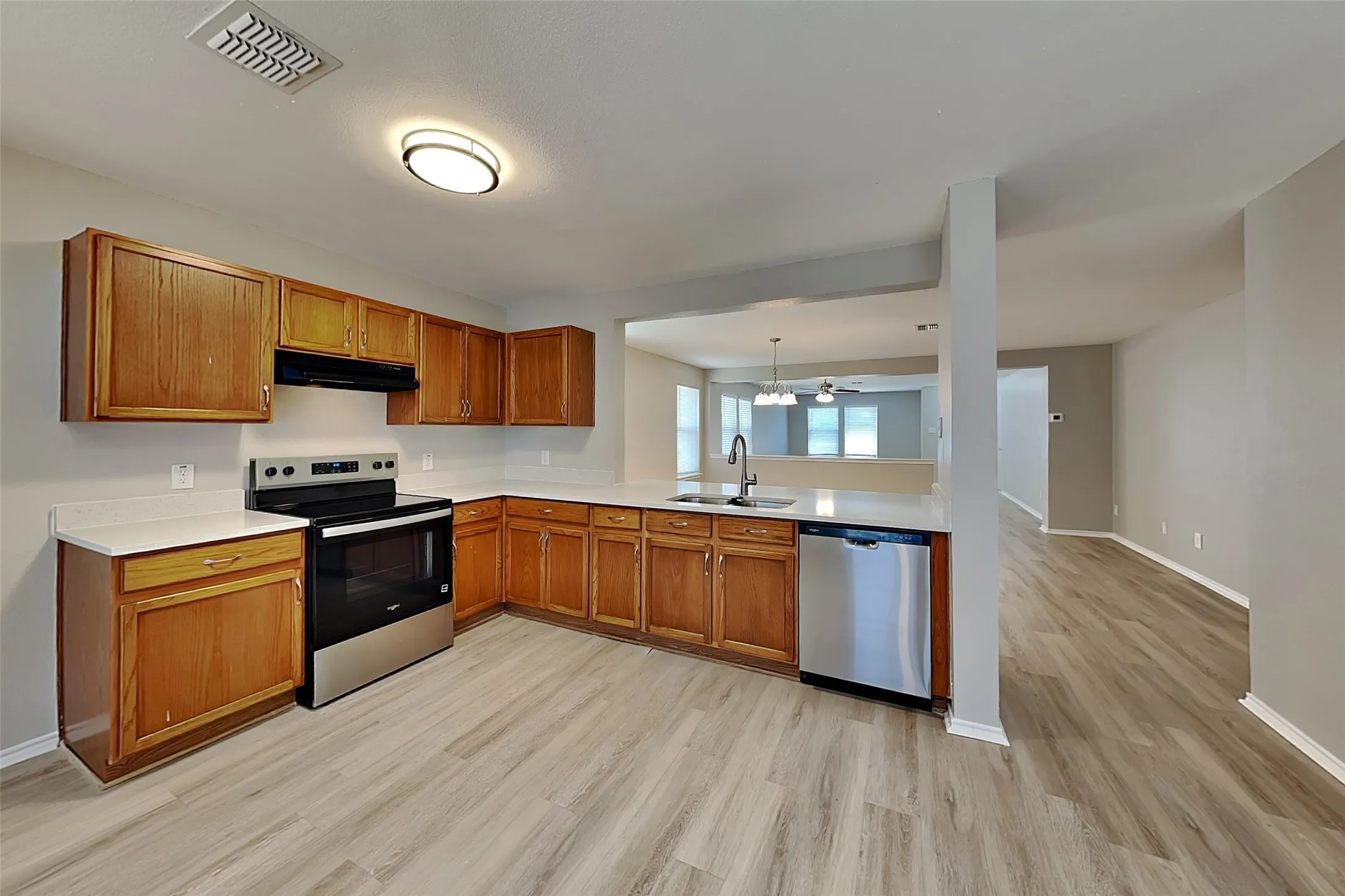 Single Family Residence For Rent in Tarrant County , 13717 Canyon Ranch Road, Fort Worth, Texas 76262, 3 Bedroom, 2 Bathroom, 2 Garage spaces, 1,744 Sqft, built in 2004, mls#21355191, Real Estate Agent in Fort Worth, Homes For Rent in Tarrant county, Homes For Rent in Fort Worth, Realtor in Fort Worth Texas, Real Estate Brokerage Independent Realty Texas, Luminita Cordes Realtor