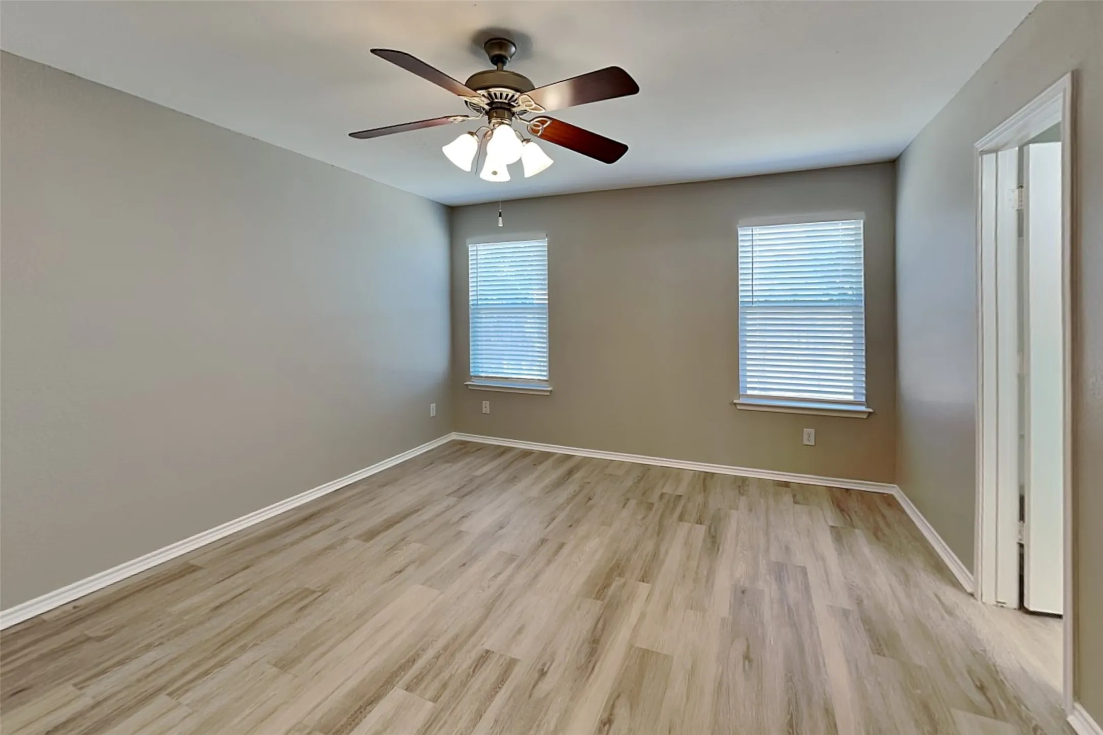 Single Family Residence For Rent in Tarrant County , 13717 Canyon Ranch Road, Fort Worth, Texas 76262, 3 Bedroom, 2 Bathroom, 2 Garage spaces, 1,744 Sqft, built in 2004, mls#21355191, Real Estate Agent in Fort Worth, Homes For Rent in Tarrant county, Homes For Rent in Fort Worth, Realtor in Fort Worth Texas, Real Estate Brokerage Independent Realty Texas, Luminita Cordes Realtor