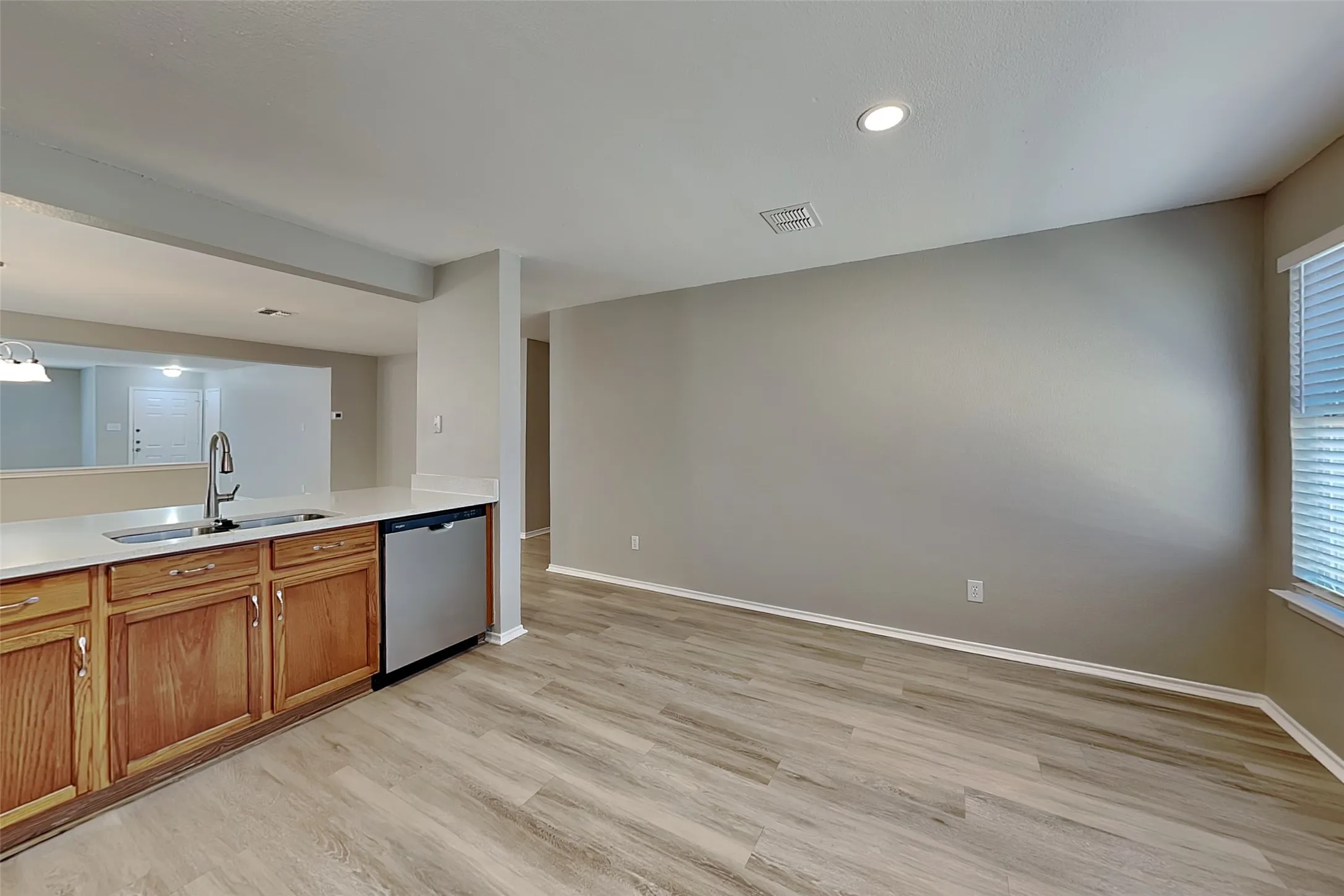 Single Family Residence For Rent in Tarrant County , 13717 Canyon Ranch Road, Fort Worth, Texas 76262, 3 Bedroom, 2 Bathroom, 2 Garage spaces, 1,744 Sqft, built in 2004, mls#21355191, Real Estate Agent in Fort Worth, Homes For Rent in Tarrant county, Homes For Rent in Fort Worth, Realtor in Fort Worth Texas, Real Estate Brokerage Independent Realty Texas, Luminita Cordes Realtor
