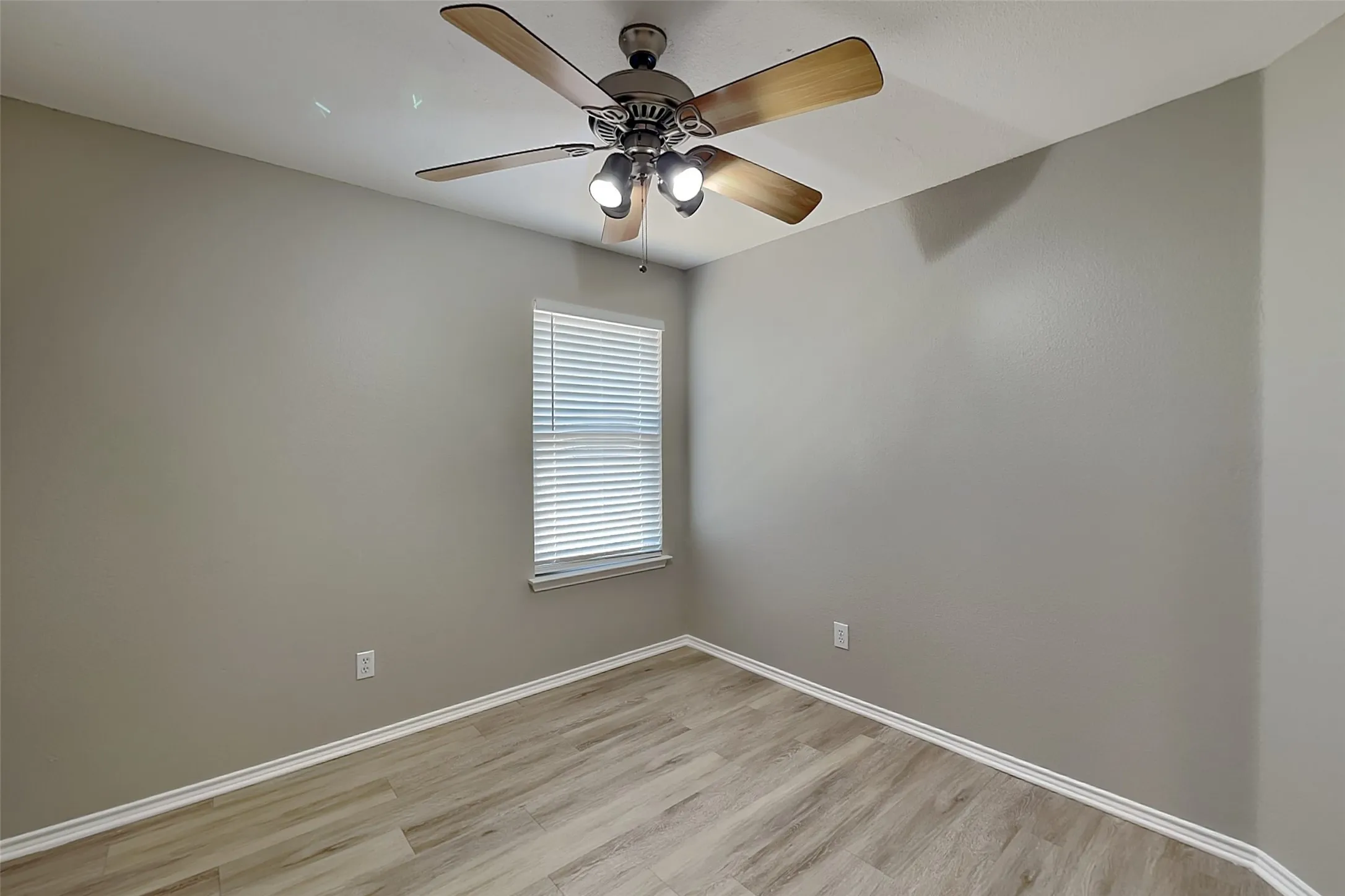 Single Family Residence For Rent in Tarrant County , 13717 Canyon Ranch Road, Fort Worth, Texas 76262, 3 Bedroom, 2 Bathroom, 2 Garage spaces, 1,744 Sqft, built in 2004, mls#21355191, Real Estate Agent in Fort Worth, Homes For Rent in Tarrant county, Homes For Rent in Fort Worth, Realtor in Fort Worth Texas, Real Estate Brokerage Independent Realty Texas, Luminita Cordes Realtor