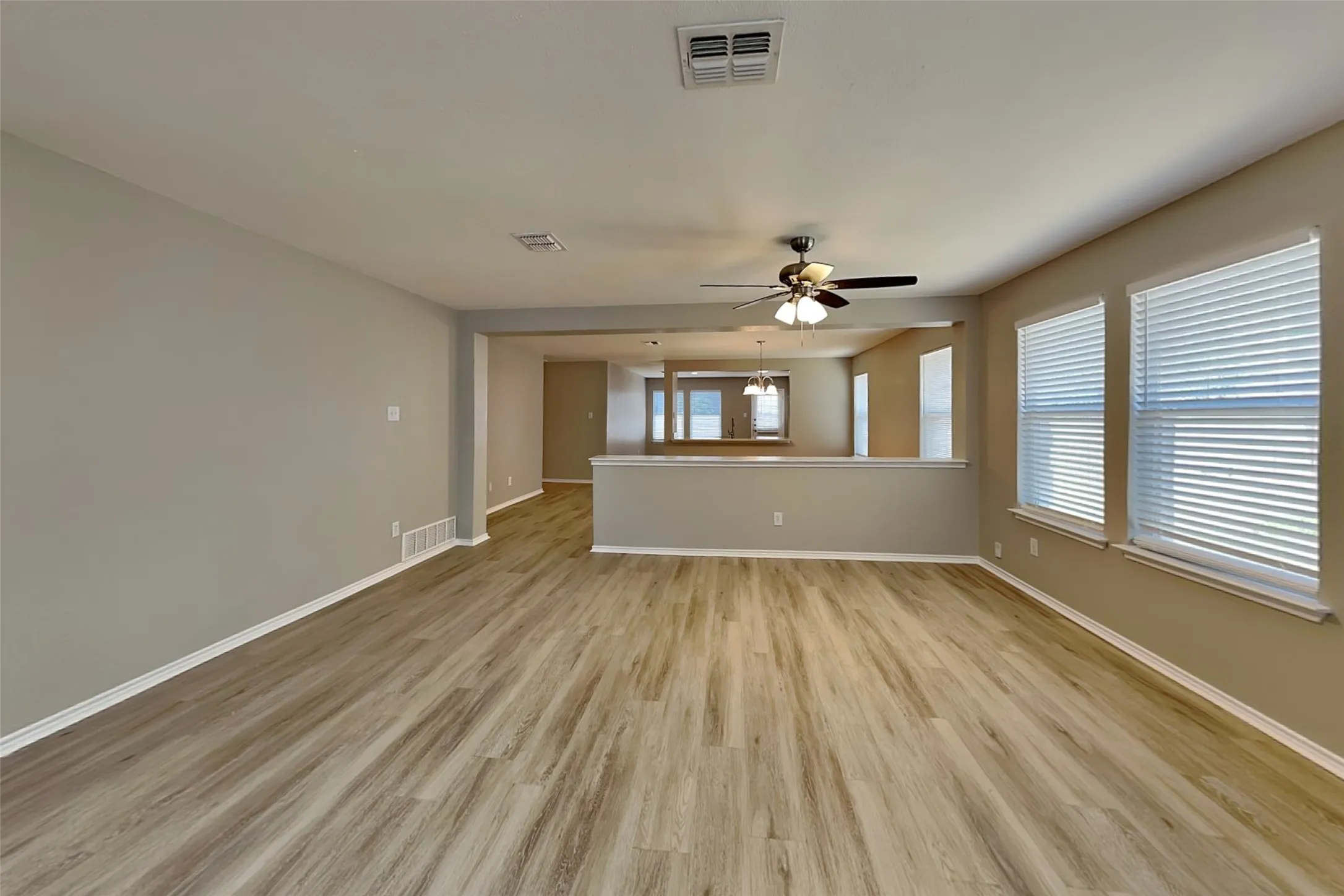 Single Family Residence For Rent in Tarrant County , 13717 Canyon Ranch Road, Fort Worth, Texas 76262, 3 Bedroom, 2 Bathroom, 2 Garage spaces, 1,744 Sqft, built in 2004, mls#21355191, Real Estate Agent in Fort Worth, Homes For Rent in Tarrant county, Homes For Rent in Fort Worth, Realtor in Fort Worth Texas, Real Estate Brokerage Independent Realty Texas, Luminita Cordes Realtor