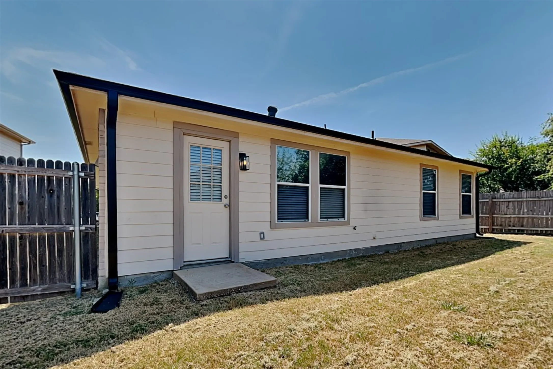 Single Family Residence For Rent in Tarrant County , 13717 Canyon Ranch Road, Fort Worth, Texas 76262, 3 Bedroom, 2 Bathroom, 2 Garage spaces, 1,744 Sqft, built in 2004, mls#21355191, Real Estate Agent in Fort Worth, Homes For Rent in Tarrant county, Homes For Rent in Fort Worth, Realtor in Fort Worth Texas, Real Estate Brokerage Independent Realty Texas, Luminita Cordes Realtor