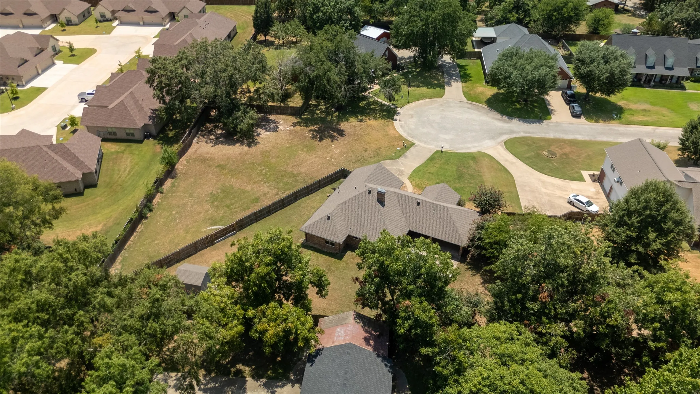 Single Family Residence For Sale in Henderson County , 356 Copeland Circle, Chandler, Texas 75758, 3 Bedroom, 2 Bathroom, 2 Garage spaces, 1,849 Sqft, built in 1996, mls#21355169, Real Estate Agent in Chandler, Homes For Sale in Henderson county, Homes For Sale in Chandler, Realtor in Chandler Texas, Real Estate Brokerage Independent Realty Texas, Luminita Cordes Realtor
