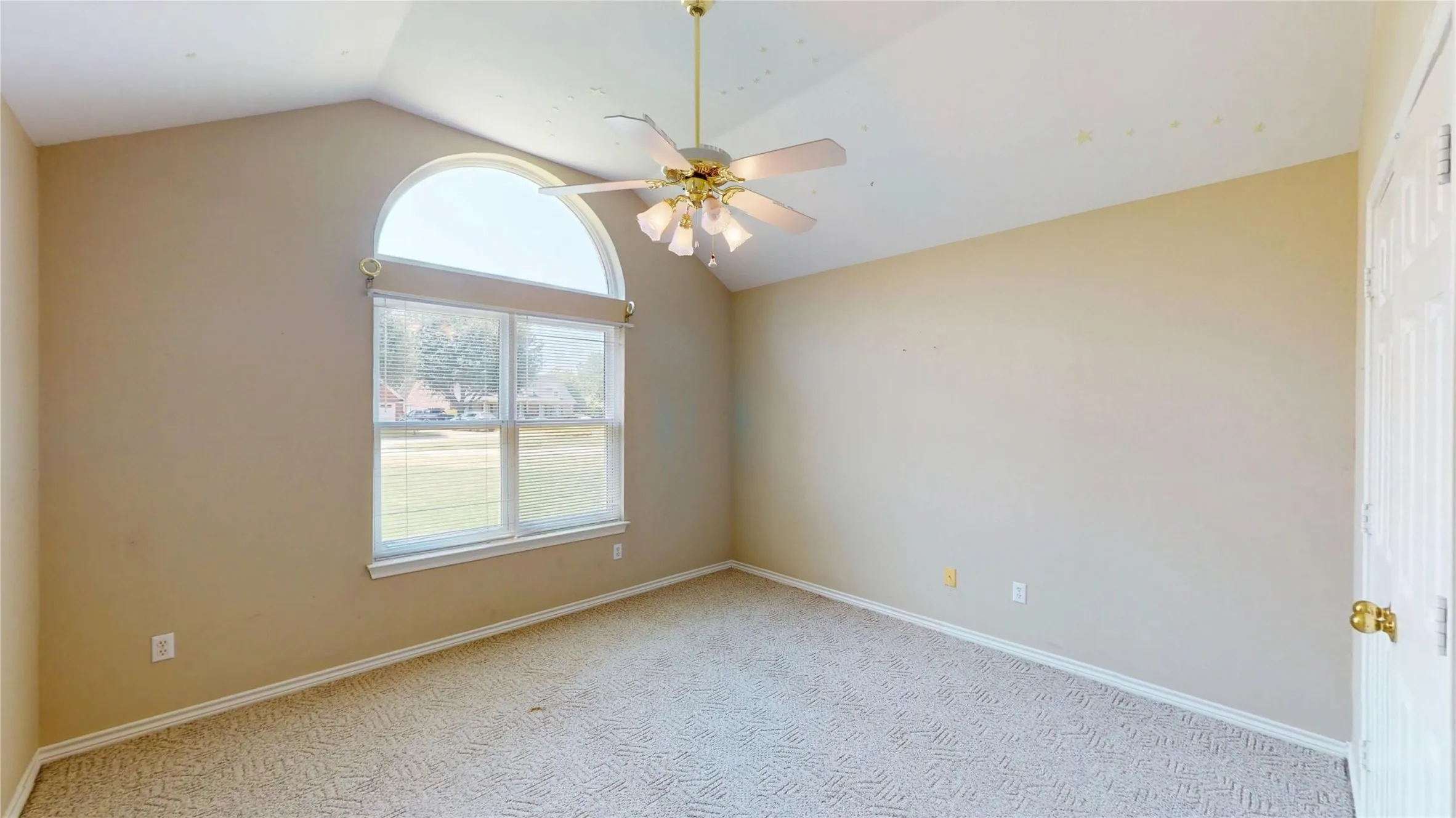 Single Family Residence For Sale in Henderson County , 356 Copeland Circle, Chandler, Texas 75758, 3 Bedroom, 2 Bathroom, 2 Garage spaces, 1,849 Sqft, built in 1996, mls#21355169, Real Estate Agent in Chandler, Homes For Sale in Henderson county, Homes For Sale in Chandler, Realtor in Chandler Texas, Real Estate Brokerage Independent Realty Texas, Luminita Cordes Realtor