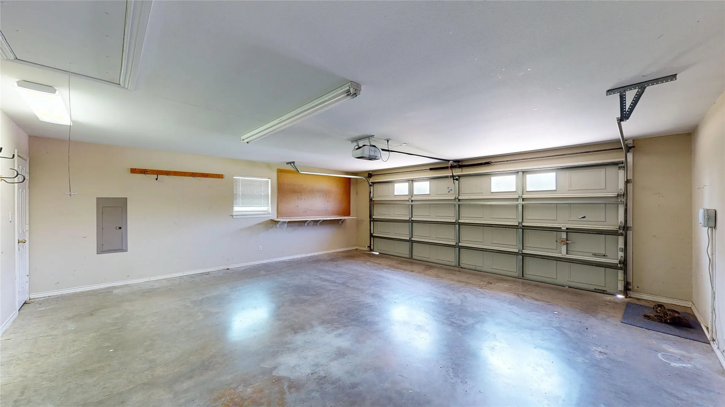 Single Family Residence For Sale in Henderson County , 356 Copeland Circle, Chandler, Texas 75758, 3 Bedroom, 2 Bathroom, 2 Garage spaces, 1,849 Sqft, built in 1996, mls#21355169, Real Estate Agent in Chandler, Homes For Sale in Henderson county, Homes For Sale in Chandler, Realtor in Chandler Texas, Real Estate Brokerage Independent Realty Texas, Luminita Cordes Realtor