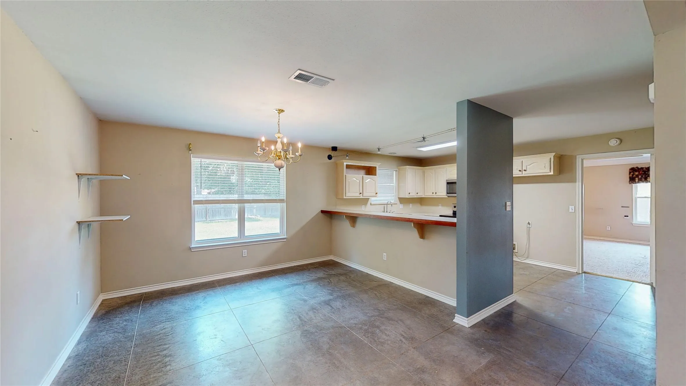 Single Family Residence For Sale in Henderson County , 356 Copeland Circle, Chandler, Texas 75758, 3 Bedroom, 2 Bathroom, 2 Garage spaces, 1,849 Sqft, built in 1996, mls#21355169, Real Estate Agent in Chandler, Homes For Sale in Henderson county, Homes For Sale in Chandler, Realtor in Chandler Texas, Real Estate Brokerage Independent Realty Texas, Luminita Cordes Realtor