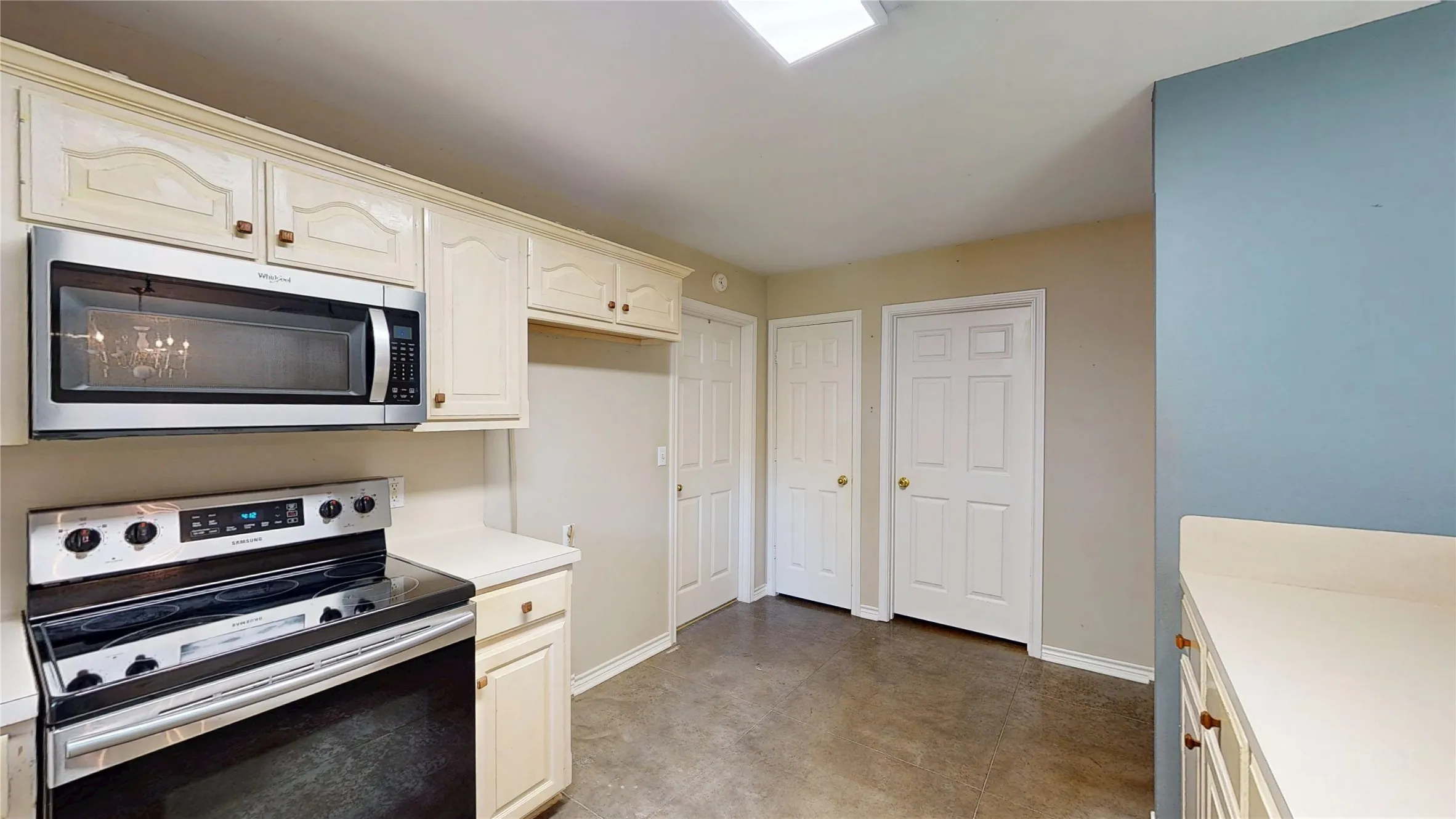 Single Family Residence For Sale in Henderson County , 356 Copeland Circle, Chandler, Texas 75758, 3 Bedroom, 2 Bathroom, 2 Garage spaces, 1,849 Sqft, built in 1996, mls#21355169, Real Estate Agent in Chandler, Homes For Sale in Henderson county, Homes For Sale in Chandler, Realtor in Chandler Texas, Real Estate Brokerage Independent Realty Texas, Luminita Cordes Realtor