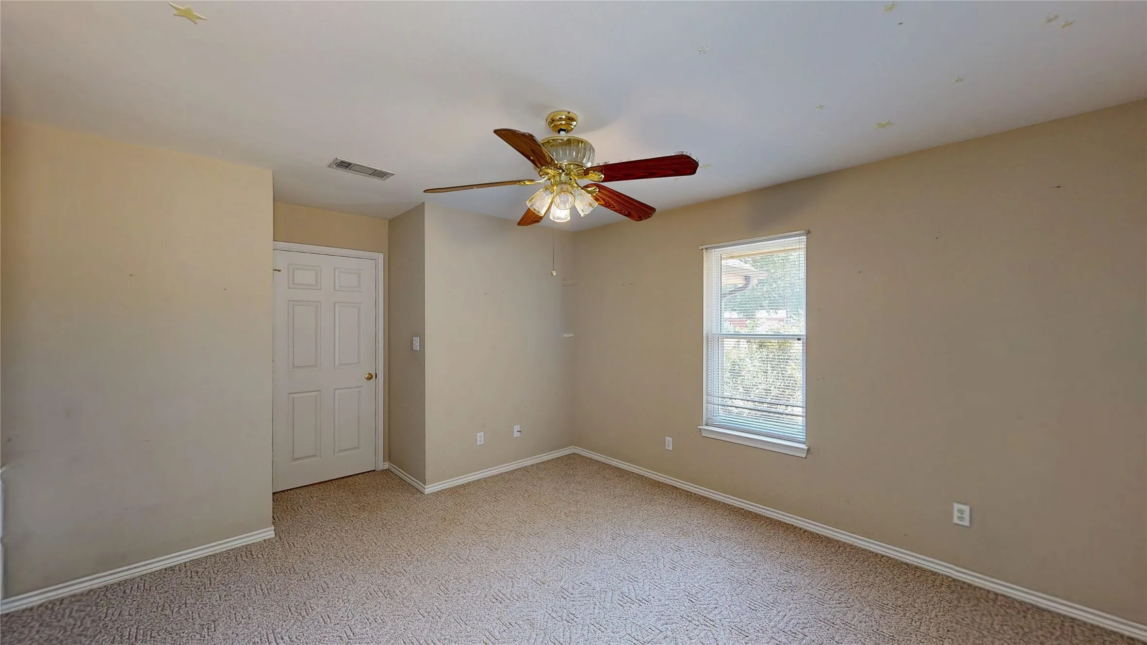 Single Family Residence For Sale in Henderson County , 356 Copeland Circle, Chandler, Texas 75758, 3 Bedroom, 2 Bathroom, 2 Garage spaces, 1,849 Sqft, built in 1996, mls#21355169, Real Estate Agent in Chandler, Homes For Sale in Henderson county, Homes For Sale in Chandler, Realtor in Chandler Texas, Real Estate Brokerage Independent Realty Texas, Luminita Cordes Realtor