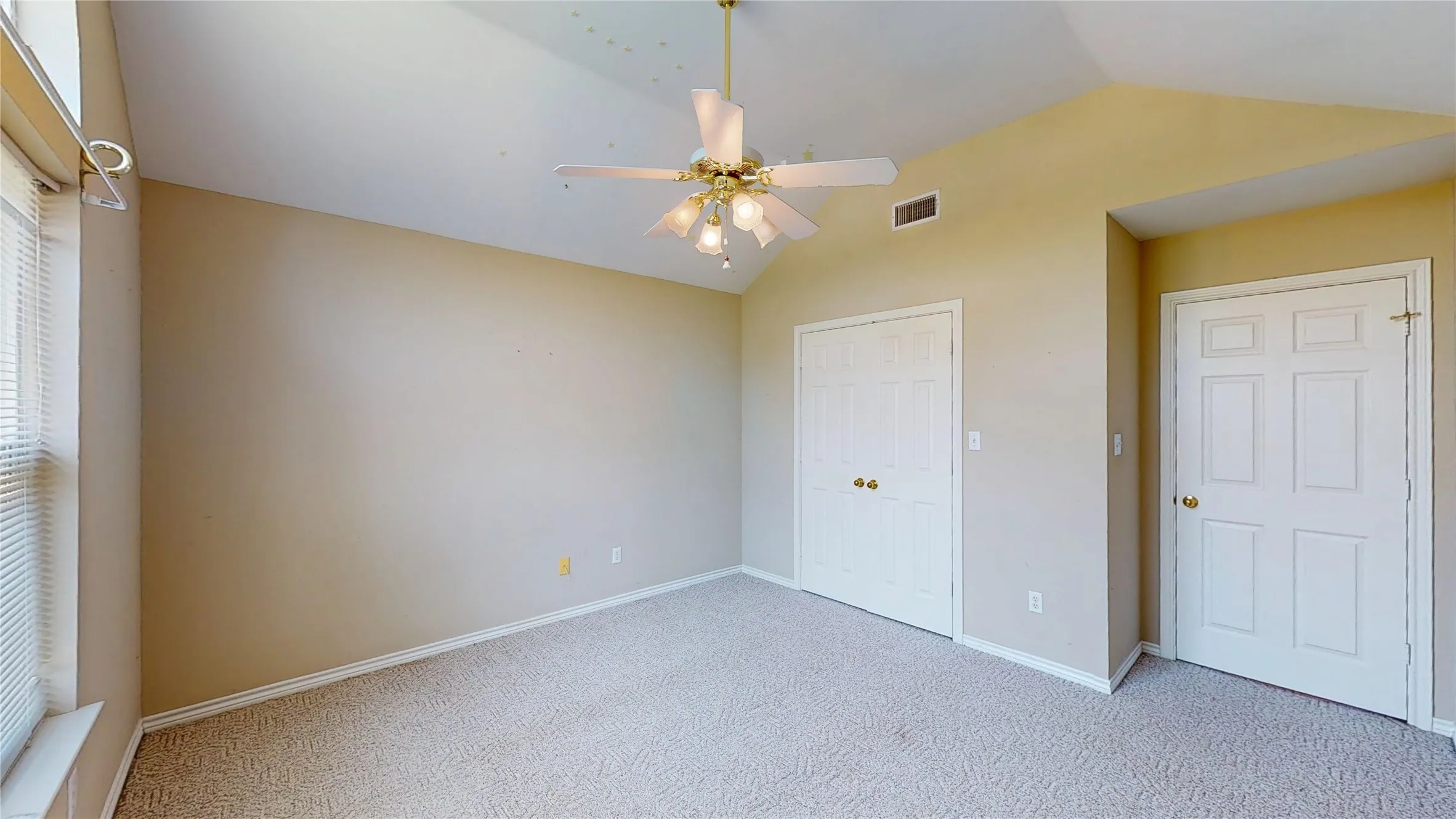 Single Family Residence For Sale in Henderson County , 356 Copeland Circle, Chandler, Texas 75758, 3 Bedroom, 2 Bathroom, 2 Garage spaces, 1,849 Sqft, built in 1996, mls#21355169, Real Estate Agent in Chandler, Homes For Sale in Henderson county, Homes For Sale in Chandler, Realtor in Chandler Texas, Real Estate Brokerage Independent Realty Texas, Luminita Cordes Realtor