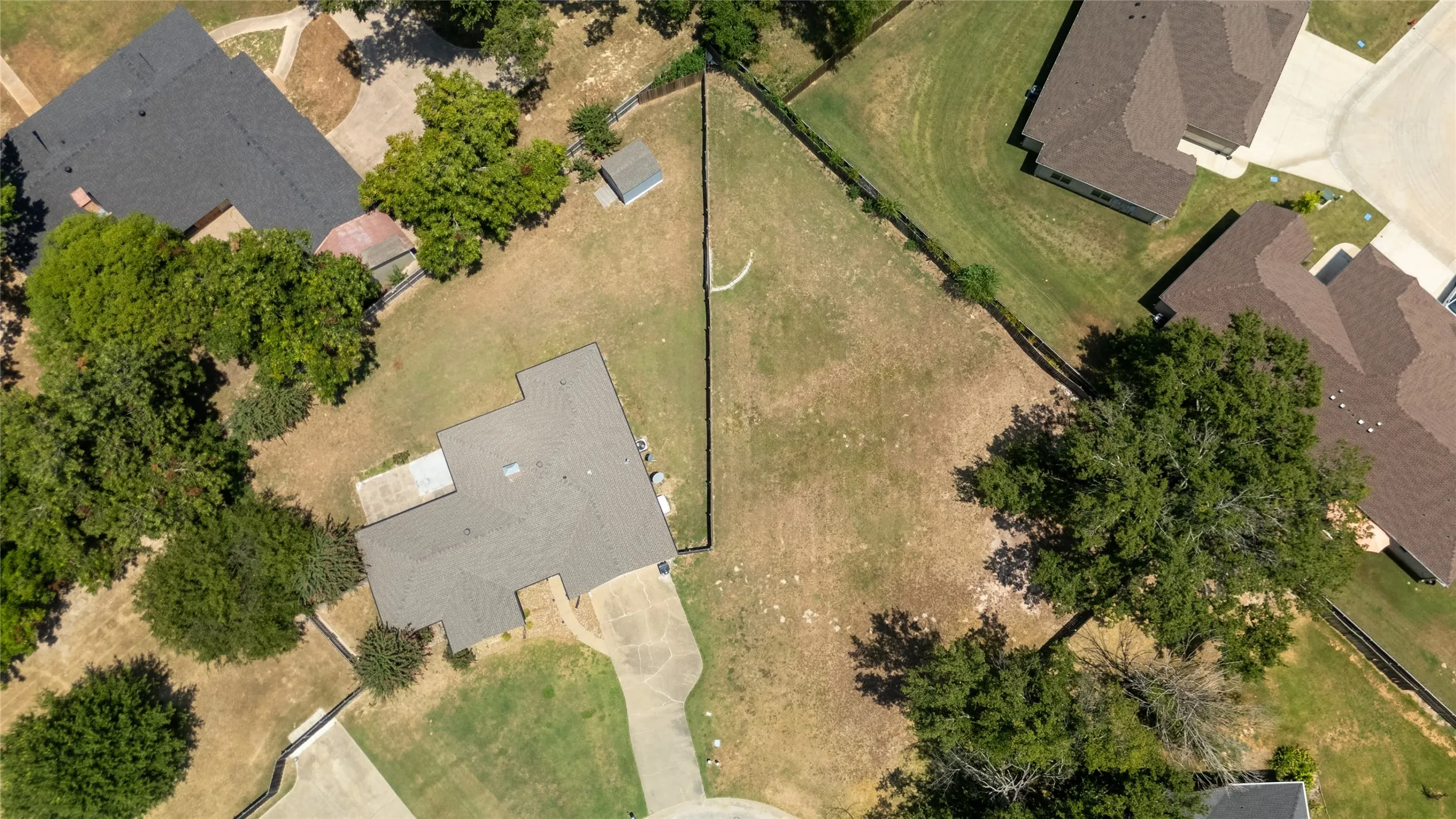 Single Family Residence For Sale in Henderson County , 356 Copeland Circle, Chandler, Texas 75758, 3 Bedroom, 2 Bathroom, 2 Garage spaces, 1,849 Sqft, built in 1996, mls#21355169, Real Estate Agent in Chandler, Homes For Sale in Henderson county, Homes For Sale in Chandler, Realtor in Chandler Texas, Real Estate Brokerage Independent Realty Texas, Luminita Cordes Realtor