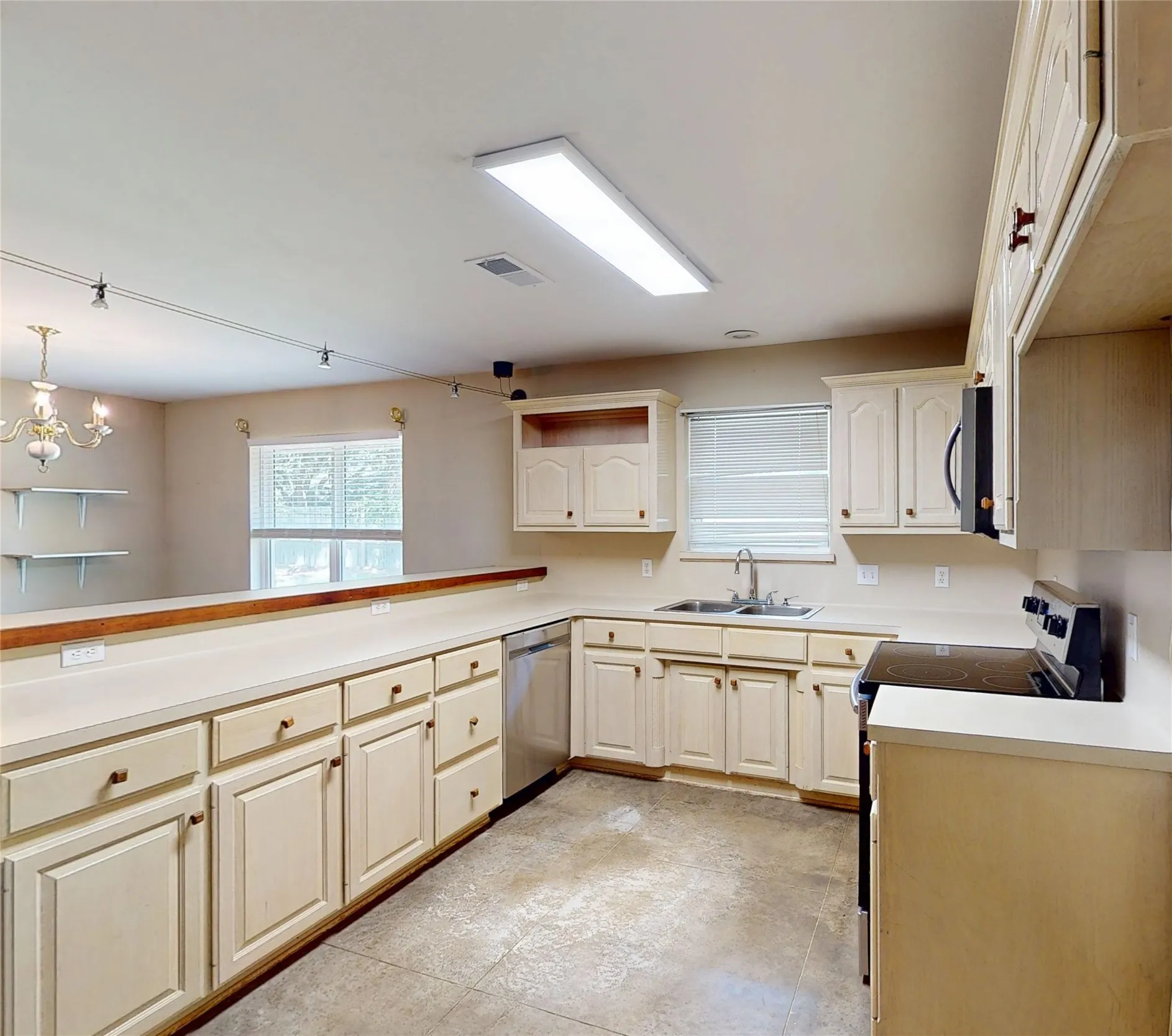 Single Family Residence For Sale in Henderson County , 356 Copeland Circle, Chandler, Texas 75758, 3 Bedroom, 2 Bathroom, 2 Garage spaces, 1,849 Sqft, built in 1996, mls#21355169, Real Estate Agent in Chandler, Homes For Sale in Henderson county, Homes For Sale in Chandler, Realtor in Chandler Texas, Real Estate Brokerage Independent Realty Texas, Luminita Cordes Realtor
