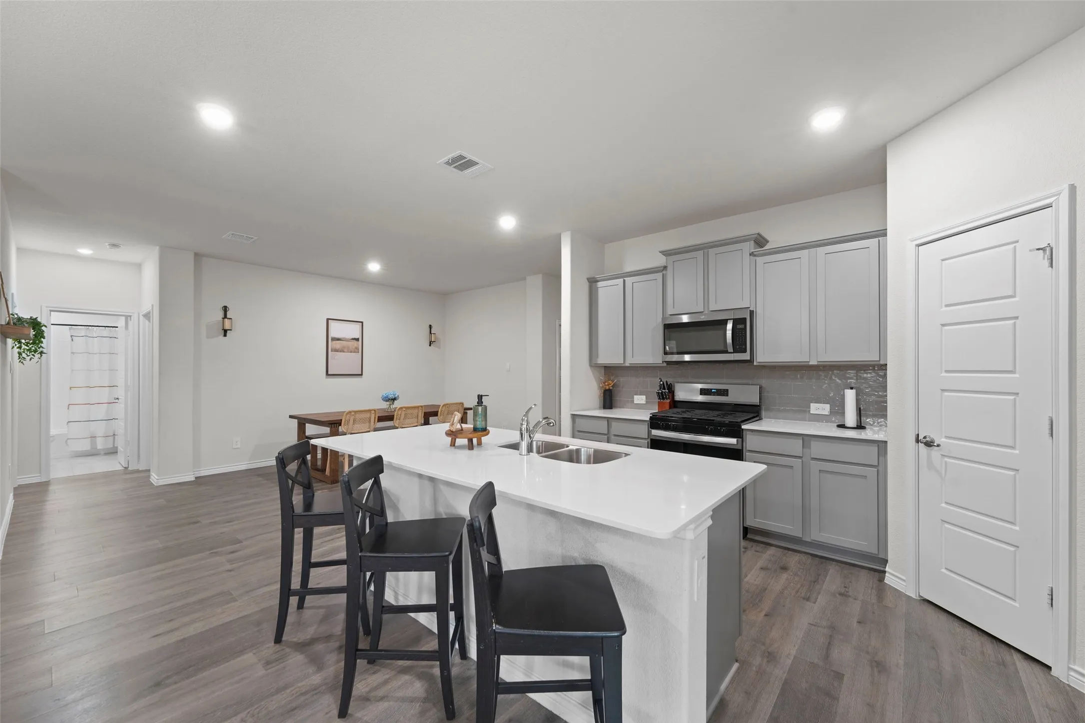 Single Family Residence For Sale in Denton County , 3720 Tracewood Bend, Aubrey, Texas 76227, 4 Bedroom, 3 Bathroom, 2 Garage spaces, 2,080 Sqft, built in 2024, mls#21355196, Real Estate Agent in Aubrey, Homes For Sale in Denton county, Homes For Sale in Aubrey, Realtor in Aubrey Texas, Real Estate Brokerage Independent Realty Texas, Luminita Cordes Realtor