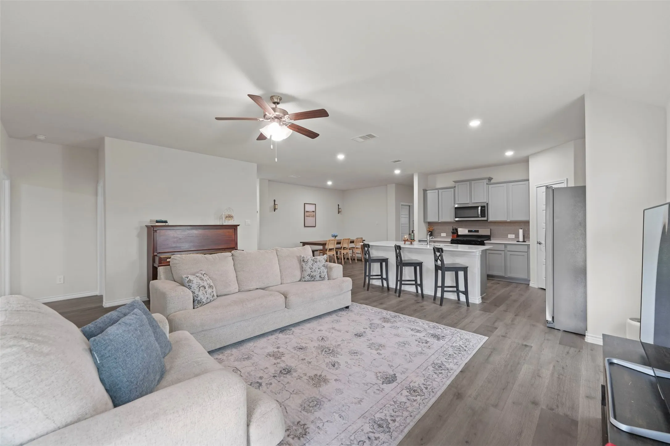 Single Family Residence For Sale in Denton County , 3720 Tracewood Bend, Aubrey, Texas 76227, 4 Bedroom, 3 Bathroom, 2 Garage spaces, 2,080 Sqft, built in 2024, mls#21355196, Real Estate Agent in Aubrey, Homes For Sale in Denton county, Homes For Sale in Aubrey, Realtor in Aubrey Texas, Real Estate Brokerage Independent Realty Texas, Luminita Cordes Realtor