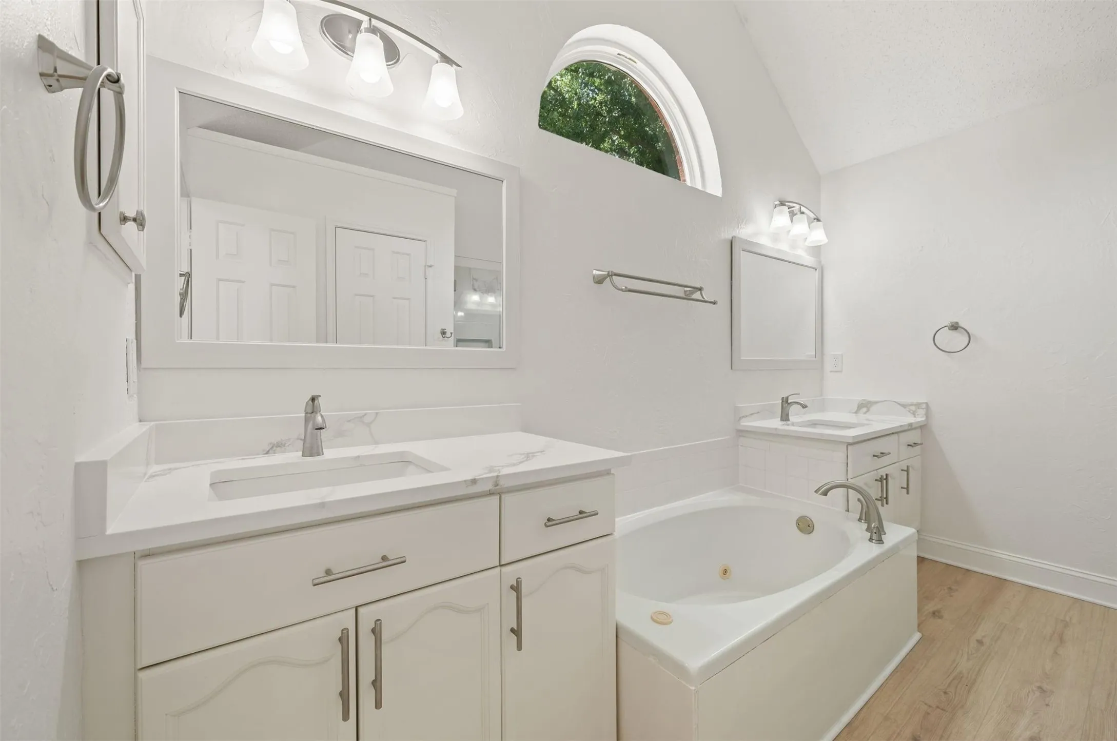 Single Family Residence For Rent in Collin County , 11000 Trestles Road, Frisco, Texas 75035, 3 Bedroom, 2 Bathroom, 2 Garage spaces, 1,861 Sqft, built in 1992, Price $2,500, mls#21355198, Real Estate Agent in Frisco, Homes For Rent in Collin county, Homes For Rent in Frisco, Realtor in Frisco Texas, Real Estate Brokerage Independent Realty Texas, Luminita Cordes Realtor