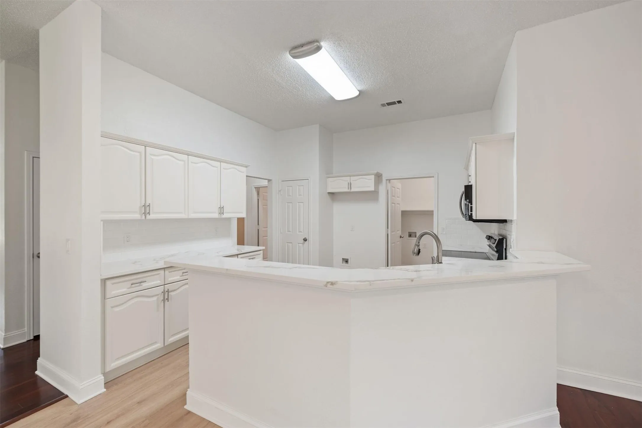 Single Family Residence For Rent in Collin County , 11000 Trestles Road, Frisco, Texas 75035, 3 Bedroom, 2 Bathroom, 2 Garage spaces, 1,861 Sqft, built in 1992, Price $2,500, mls#21355198, Real Estate Agent in Frisco, Homes For Rent in Collin county, Homes For Rent in Frisco, Realtor in Frisco Texas, Real Estate Brokerage Independent Realty Texas, Luminita Cordes Realtor