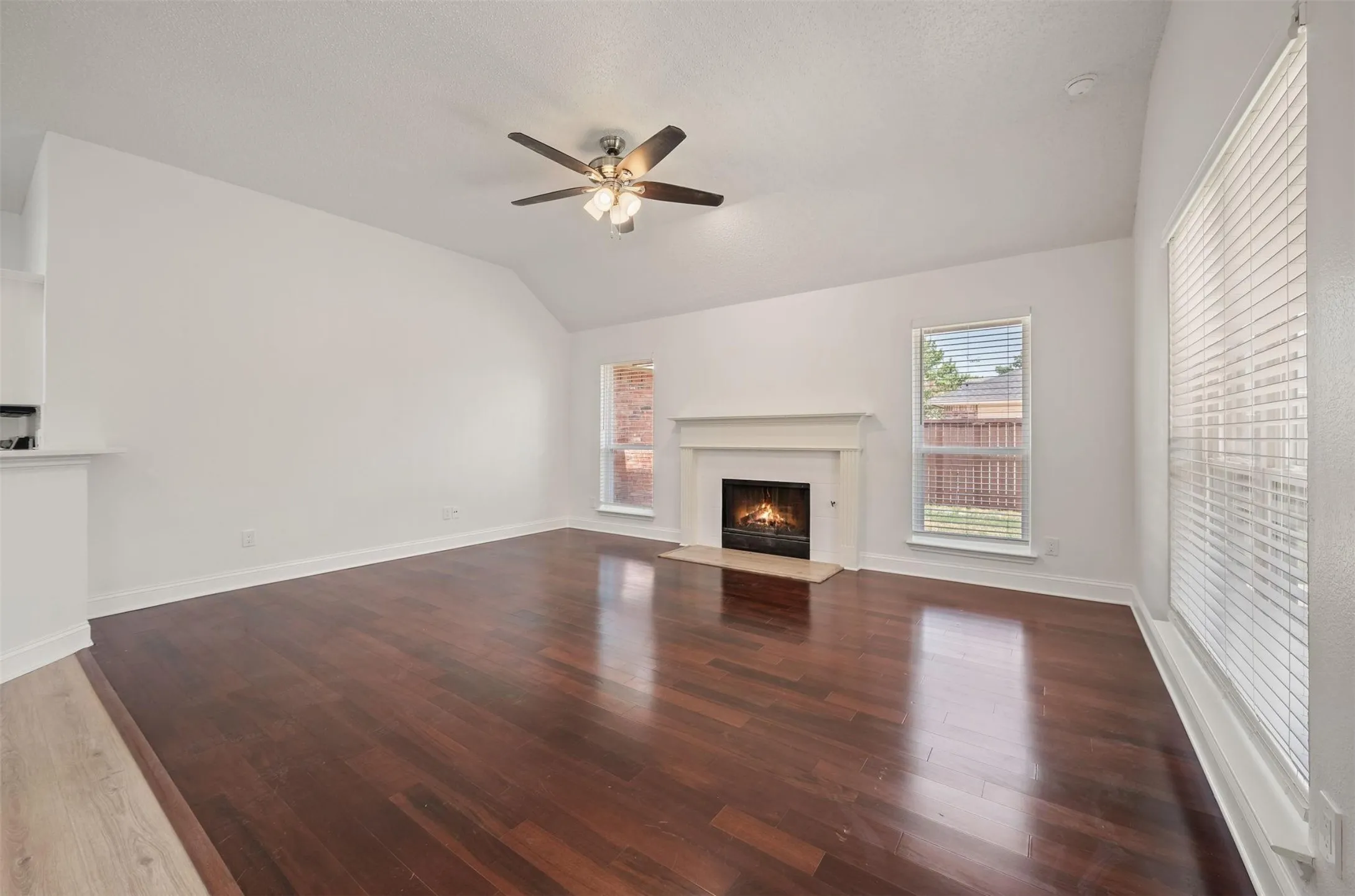 Single Family Residence For Rent in Collin County , 11000 Trestles Road, Frisco, Texas 75035, 3 Bedroom, 2 Bathroom, 2 Garage spaces, 1,861 Sqft, built in 1992, Price $2,500, mls#21355198, Real Estate Agent in Frisco, Homes For Rent in Collin county, Homes For Rent in Frisco, Realtor in Frisco Texas, Real Estate Brokerage Independent Realty Texas, Luminita Cordes Realtor