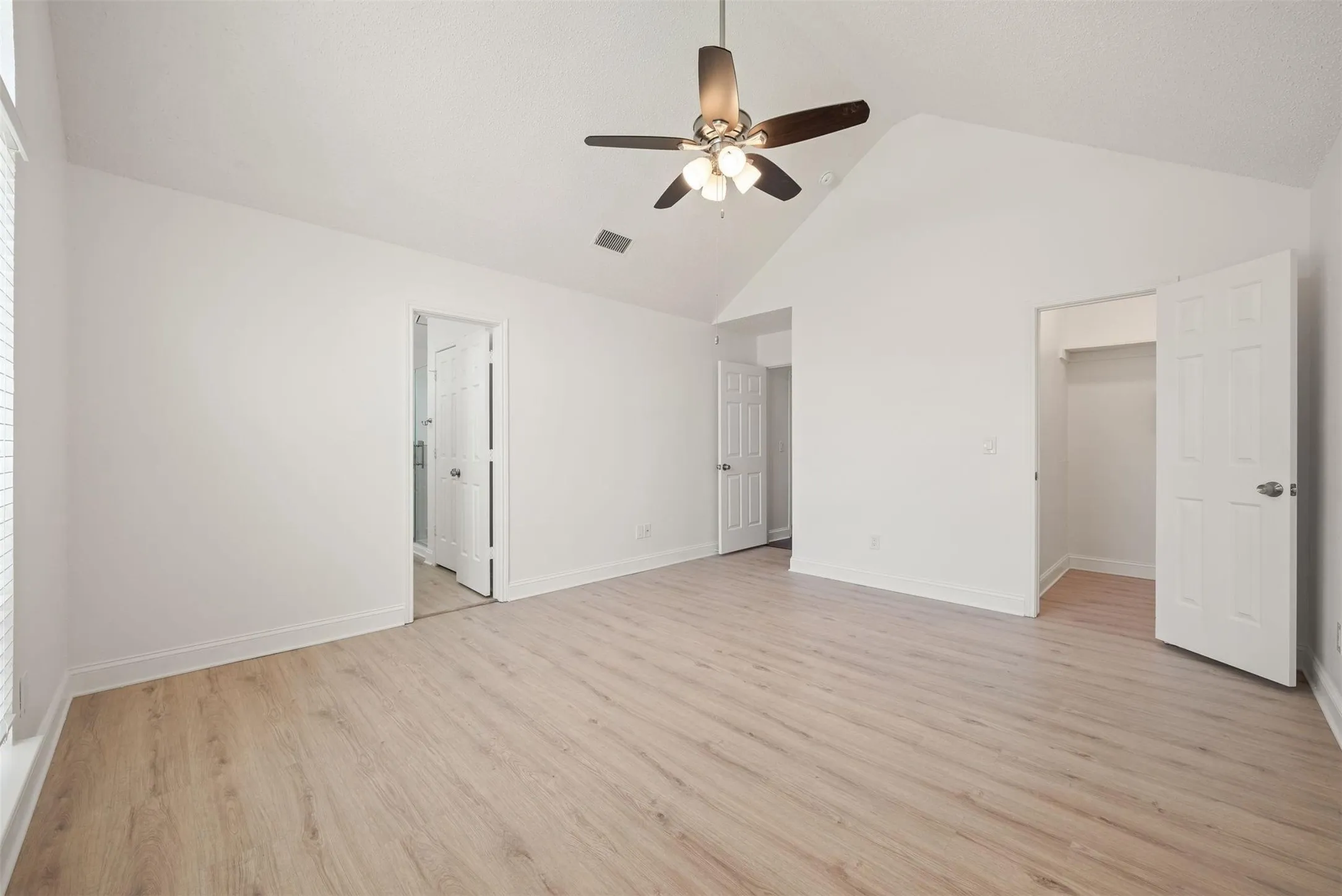 Single Family Residence For Rent in Collin County , 11000 Trestles Road, Frisco, Texas 75035, 3 Bedroom, 2 Bathroom, 2 Garage spaces, 1,861 Sqft, built in 1992, Price $2,500, mls#21355198, Real Estate Agent in Frisco, Homes For Rent in Collin county, Homes For Rent in Frisco, Realtor in Frisco Texas, Real Estate Brokerage Independent Realty Texas, Luminita Cordes Realtor