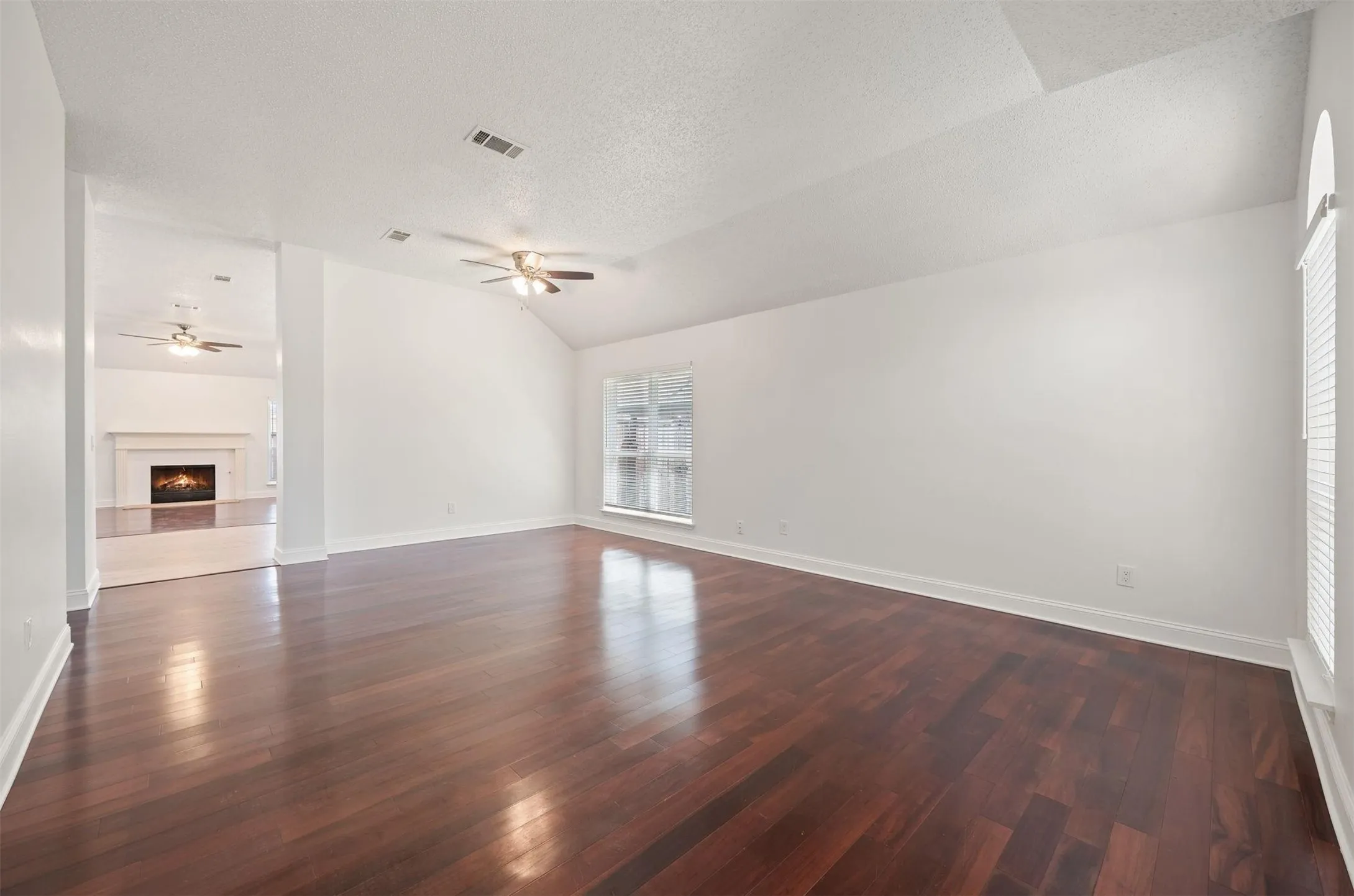 Single Family Residence For Rent in Collin County , 11000 Trestles Road, Frisco, Texas 75035, 3 Bedroom, 2 Bathroom, 2 Garage spaces, 1,861 Sqft, built in 1992, Price $2,500, mls#21355198, Real Estate Agent in Frisco, Homes For Rent in Collin county, Homes For Rent in Frisco, Realtor in Frisco Texas, Real Estate Brokerage Independent Realty Texas, Luminita Cordes Realtor