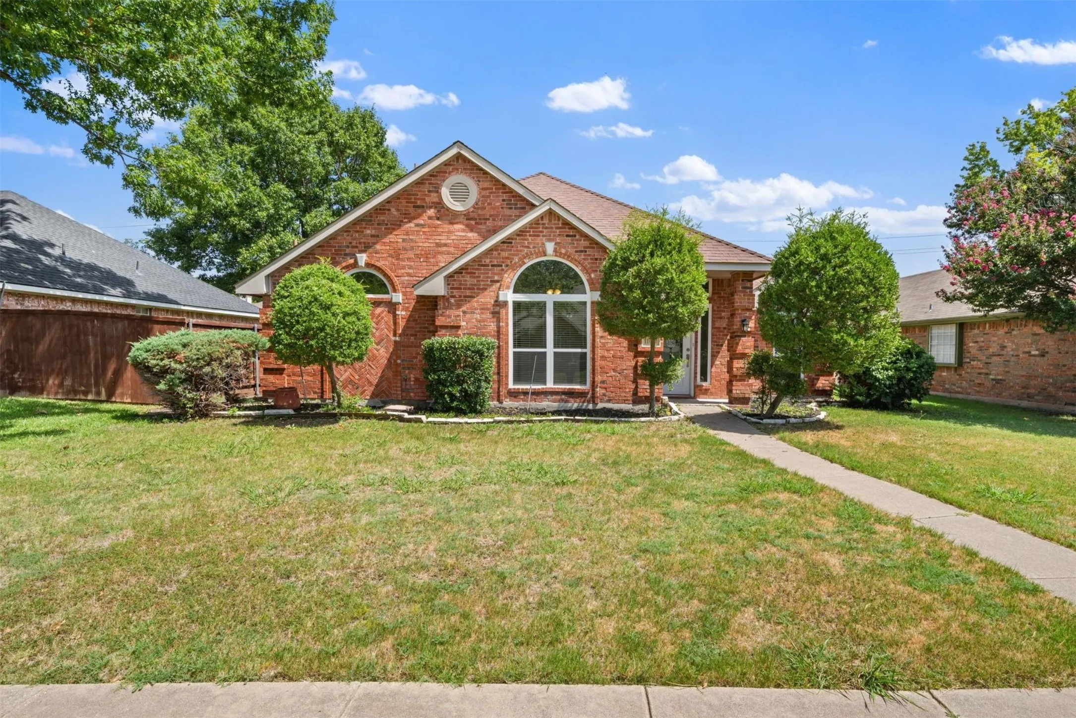 Single Family Residence For Rent in Collin County , 11000 Trestles Road, Frisco, Texas 75035, 3 Bedroom, 2 Bathroom, 2 Garage spaces, 1,861 Sqft, built in 1992, Price $2,500, mls#21355198, Real Estate Agent in Frisco, Homes For Rent in Collin county, Homes For Rent in Frisco, Realtor in Frisco Texas, Real Estate Brokerage Independent Realty Texas, Luminita Cordes Realtor