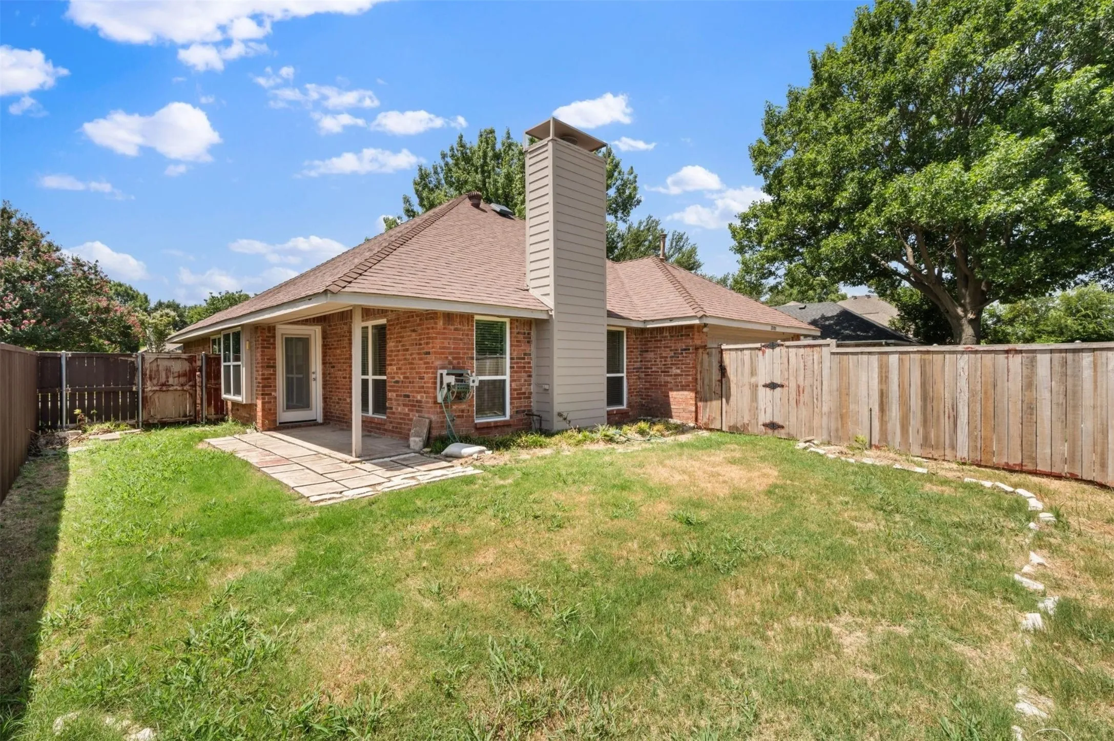 Single Family Residence For Rent in Collin County , 11000 Trestles Road, Frisco, Texas 75035, 3 Bedroom, 2 Bathroom, 2 Garage spaces, 1,861 Sqft, built in 1992, Price $2,500, mls#21355198, Real Estate Agent in Frisco, Homes For Rent in Collin county, Homes For Rent in Frisco, Realtor in Frisco Texas, Real Estate Brokerage Independent Realty Texas, Luminita Cordes Realtor