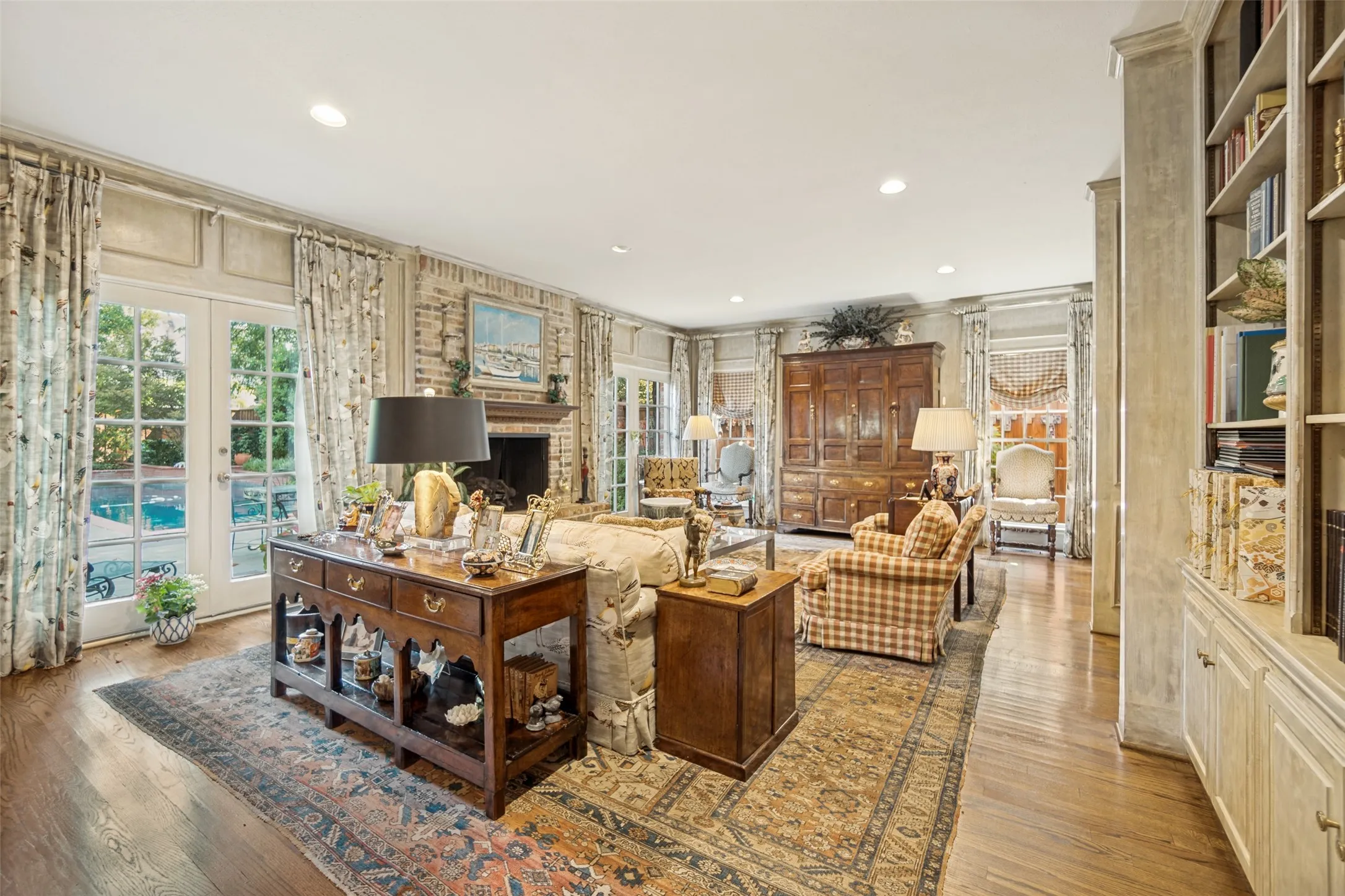 Single Family Residence For Sale in Dallas County , 3418 Dartmouth Avenue, Highland Park, Texas 75205, 4 Bedroom, 5 Bathroom, 2 Garage spaces, 4,797 Sqft, built in 1980, mls#21353054, Real Estate Agent in Highland Park, Homes For Sale in Dallas county, Homes For Sale in Highland Park, Realtor in Highland Park Texas, Real Estate Brokerage Independent Realty Texas, Luminita Cordes Realtor